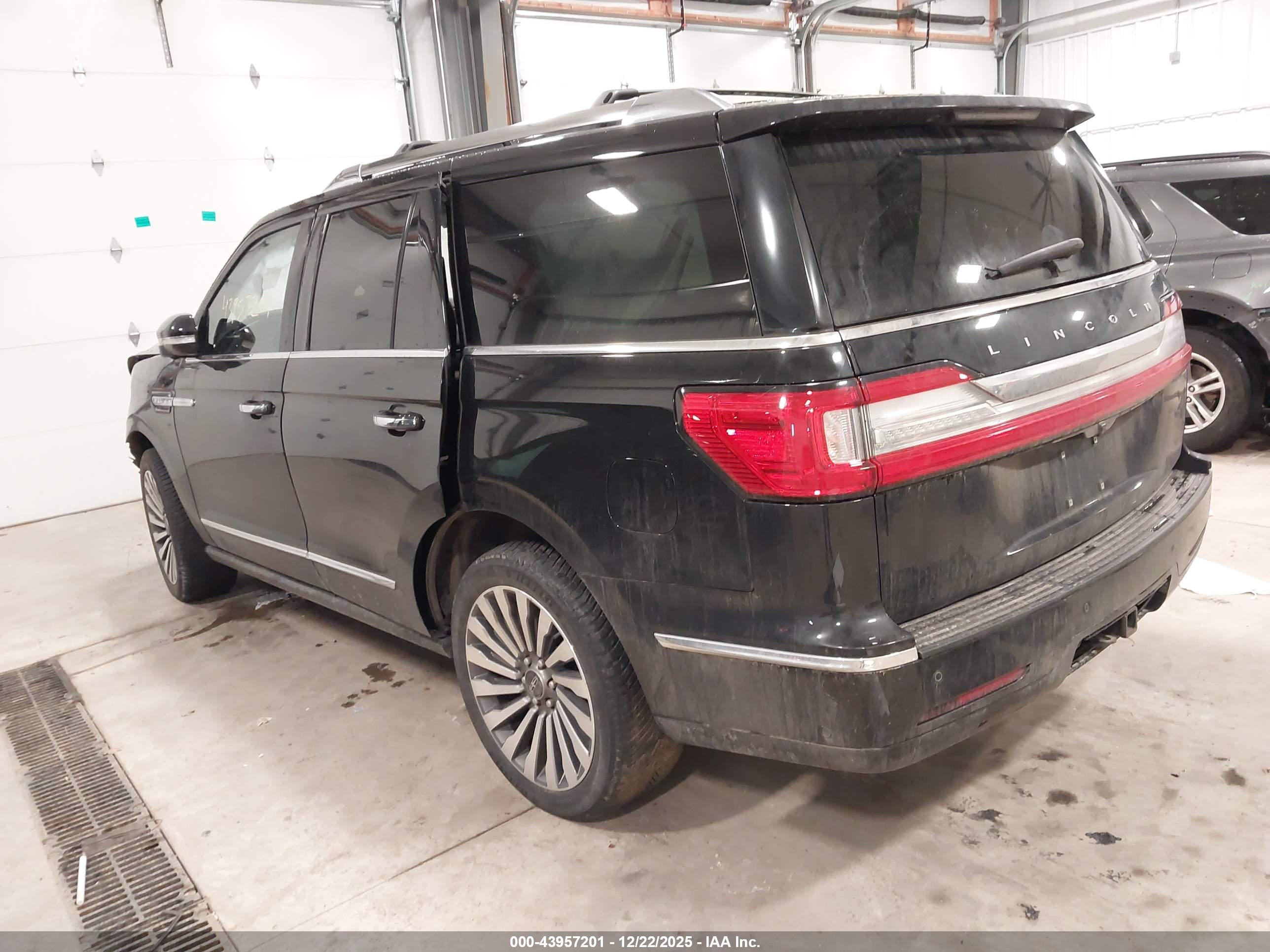 LINCOLN NAVIGATOR image 3