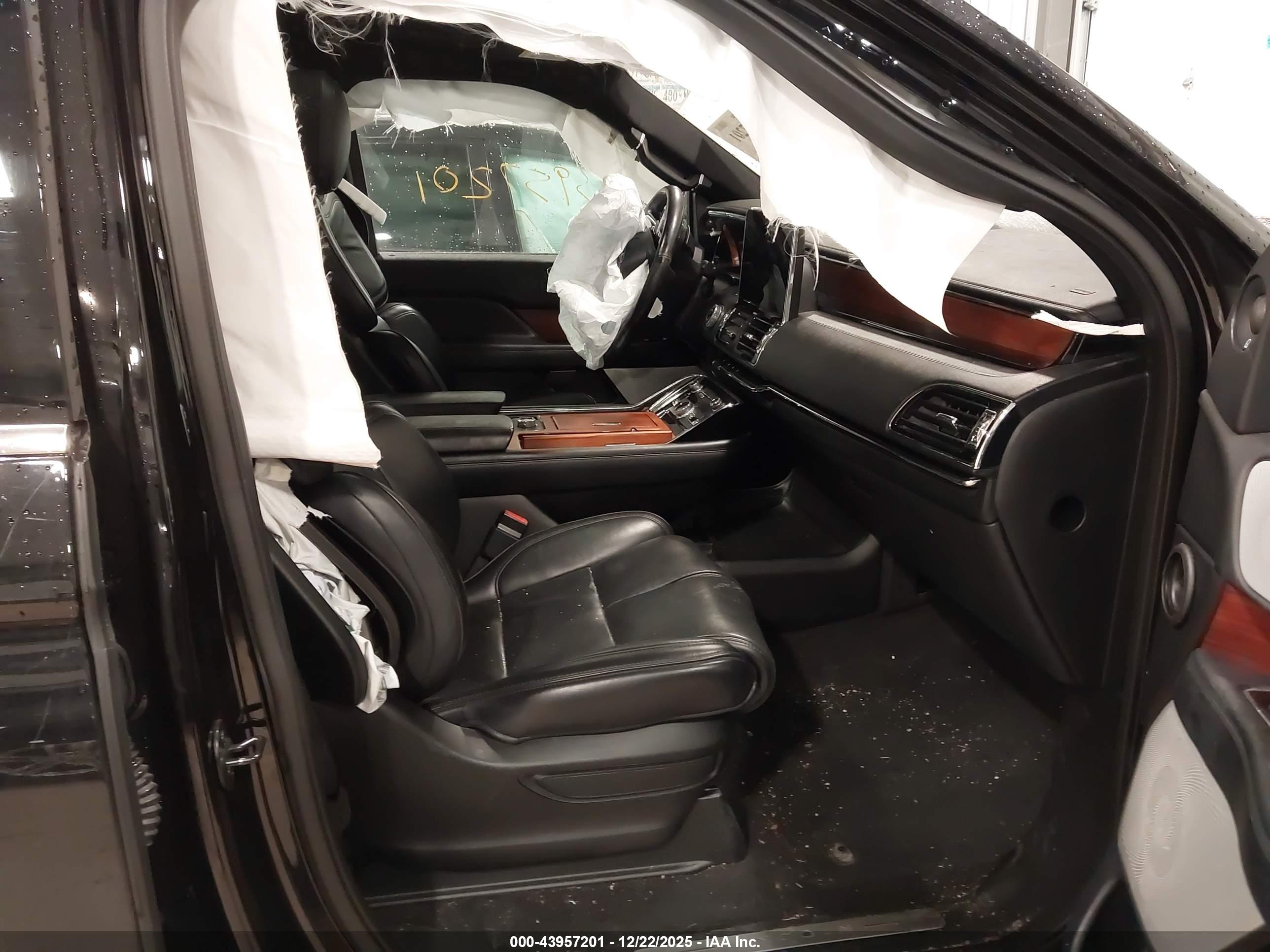 LINCOLN NAVIGATOR image 5