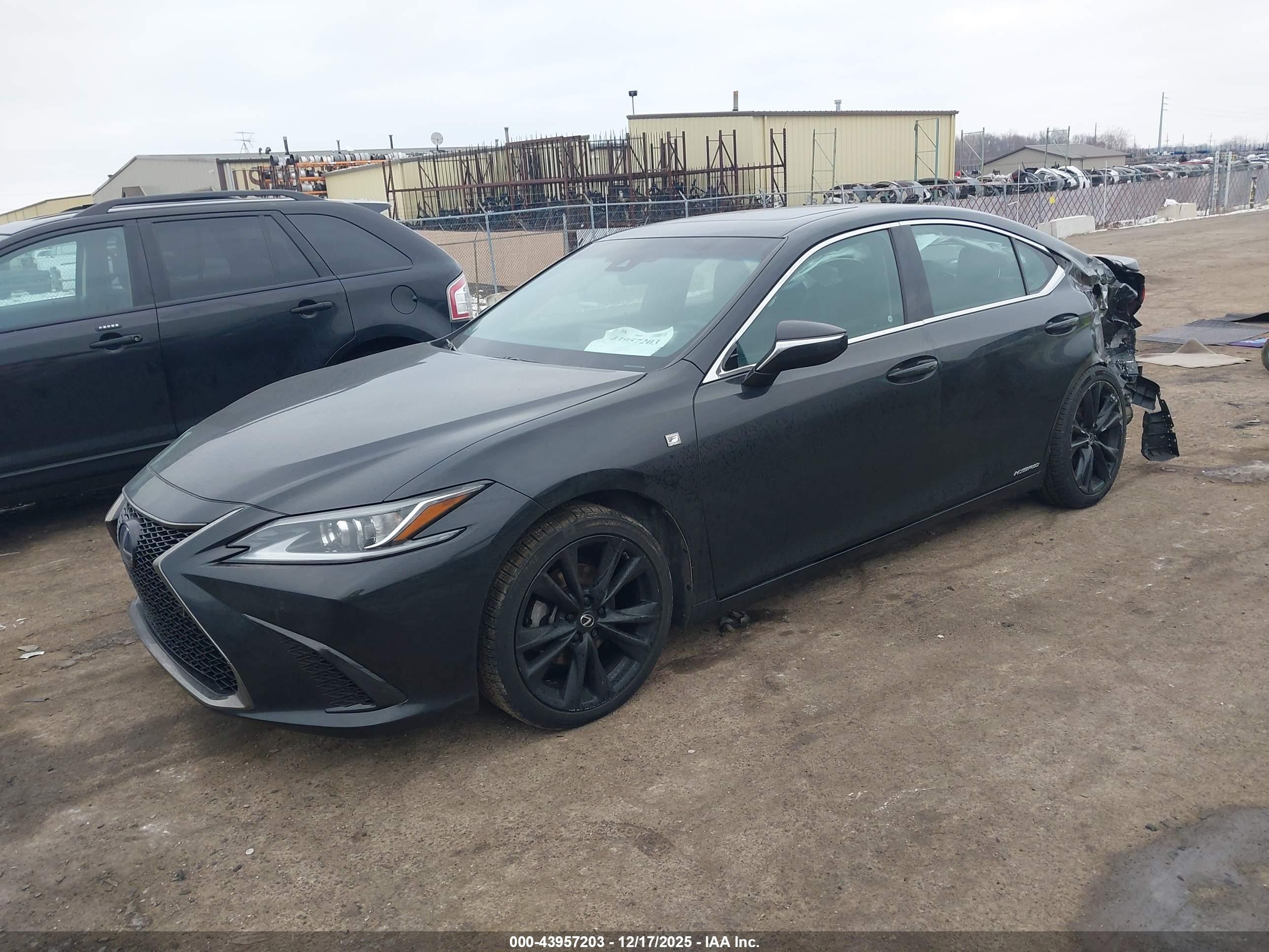LEXUS ES image 2