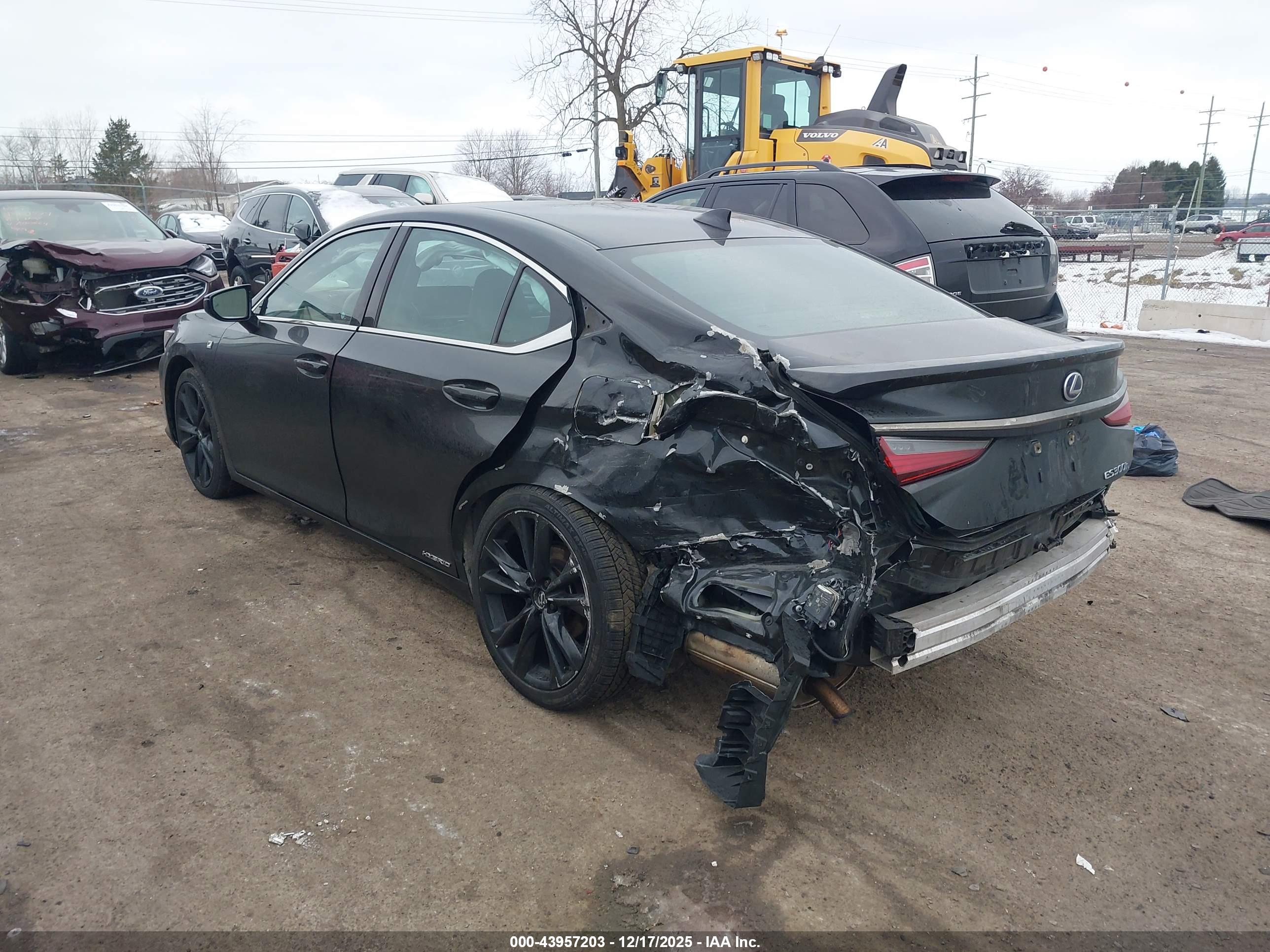 LEXUS ES image 3