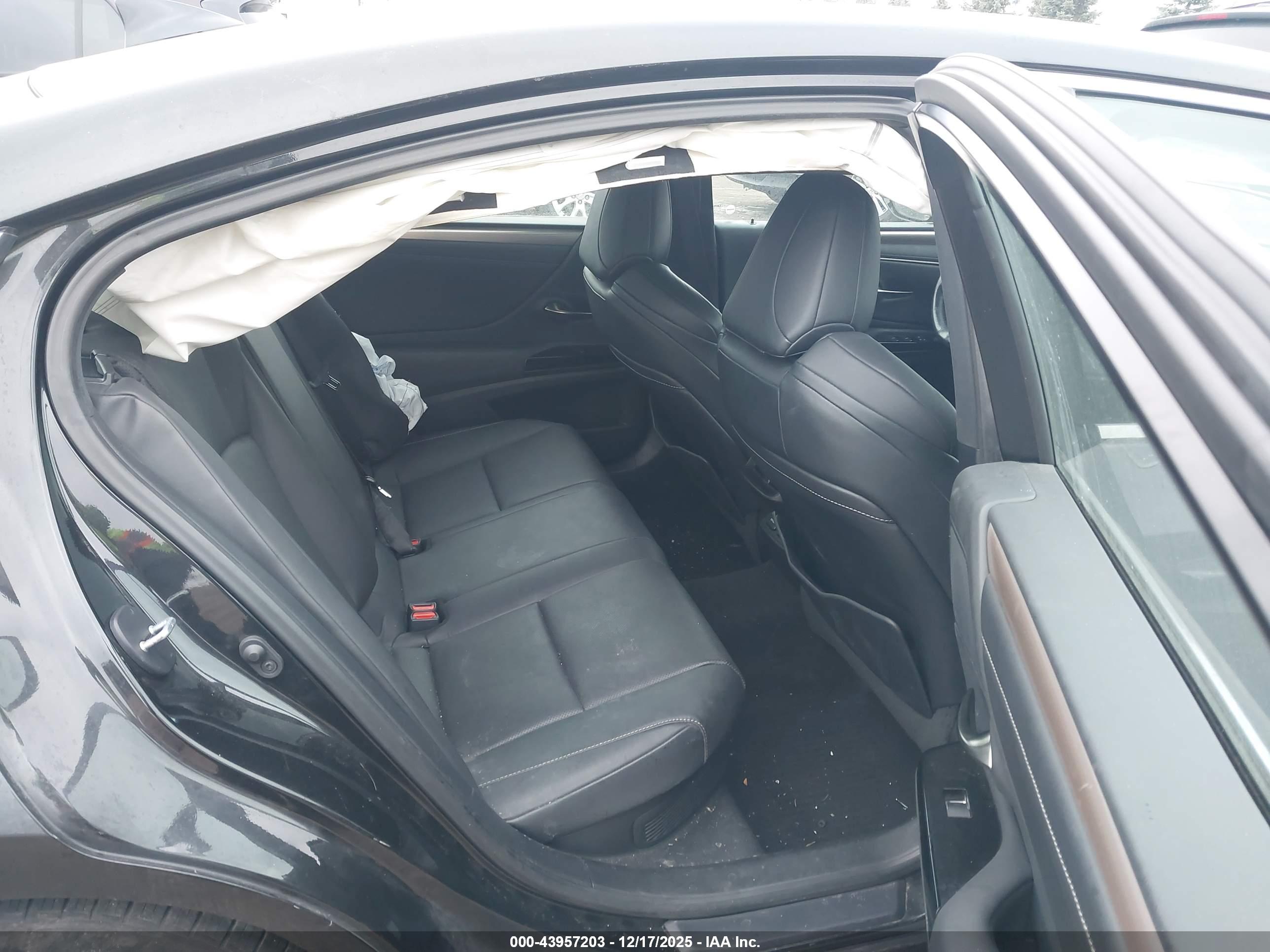 LEXUS ES image 8