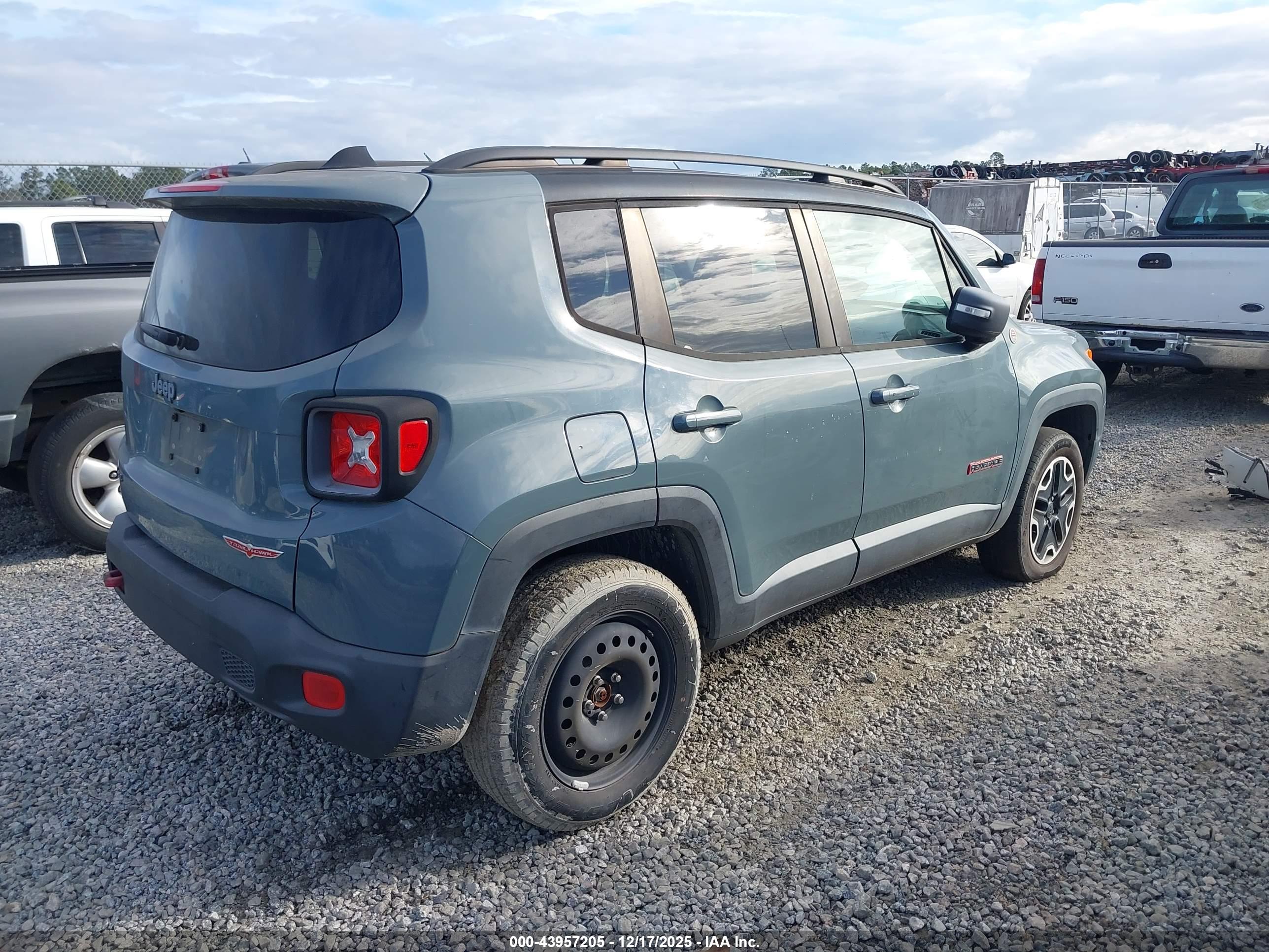 JEEP RENEGADE image 4