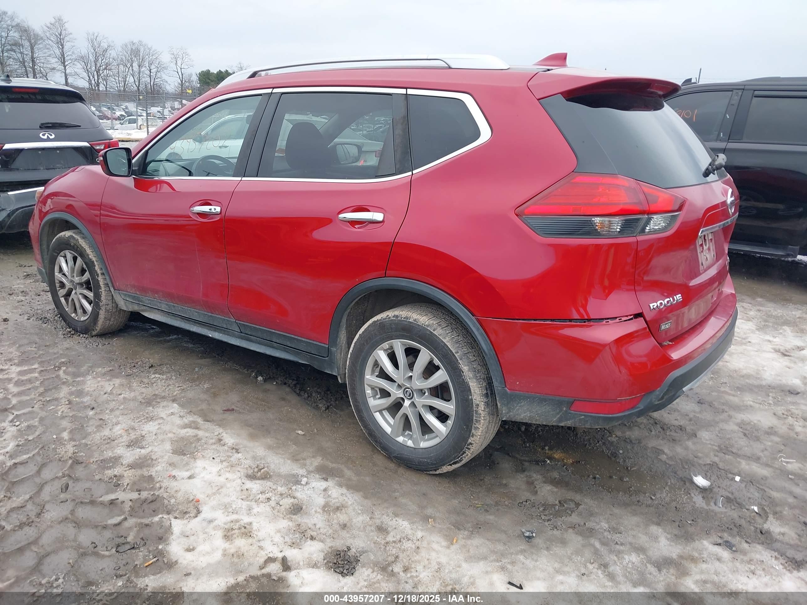NISSAN ROGUE image 3