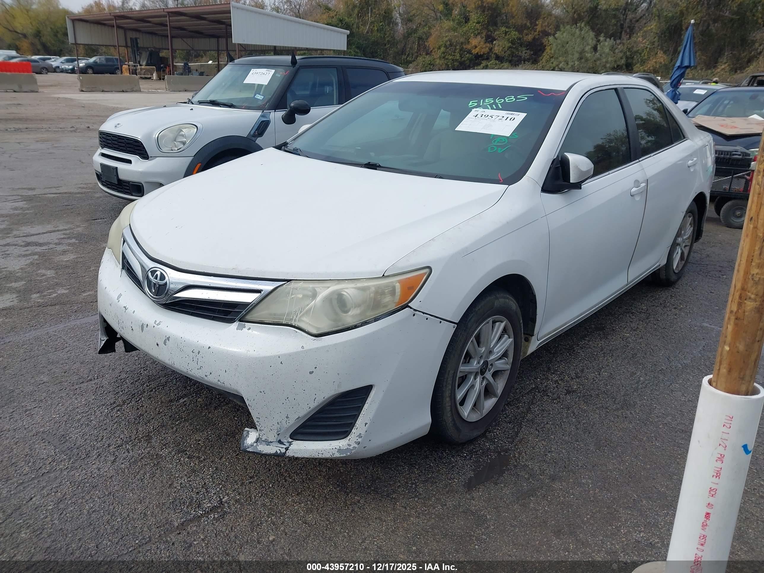 TOYOTA CAMRY image 2