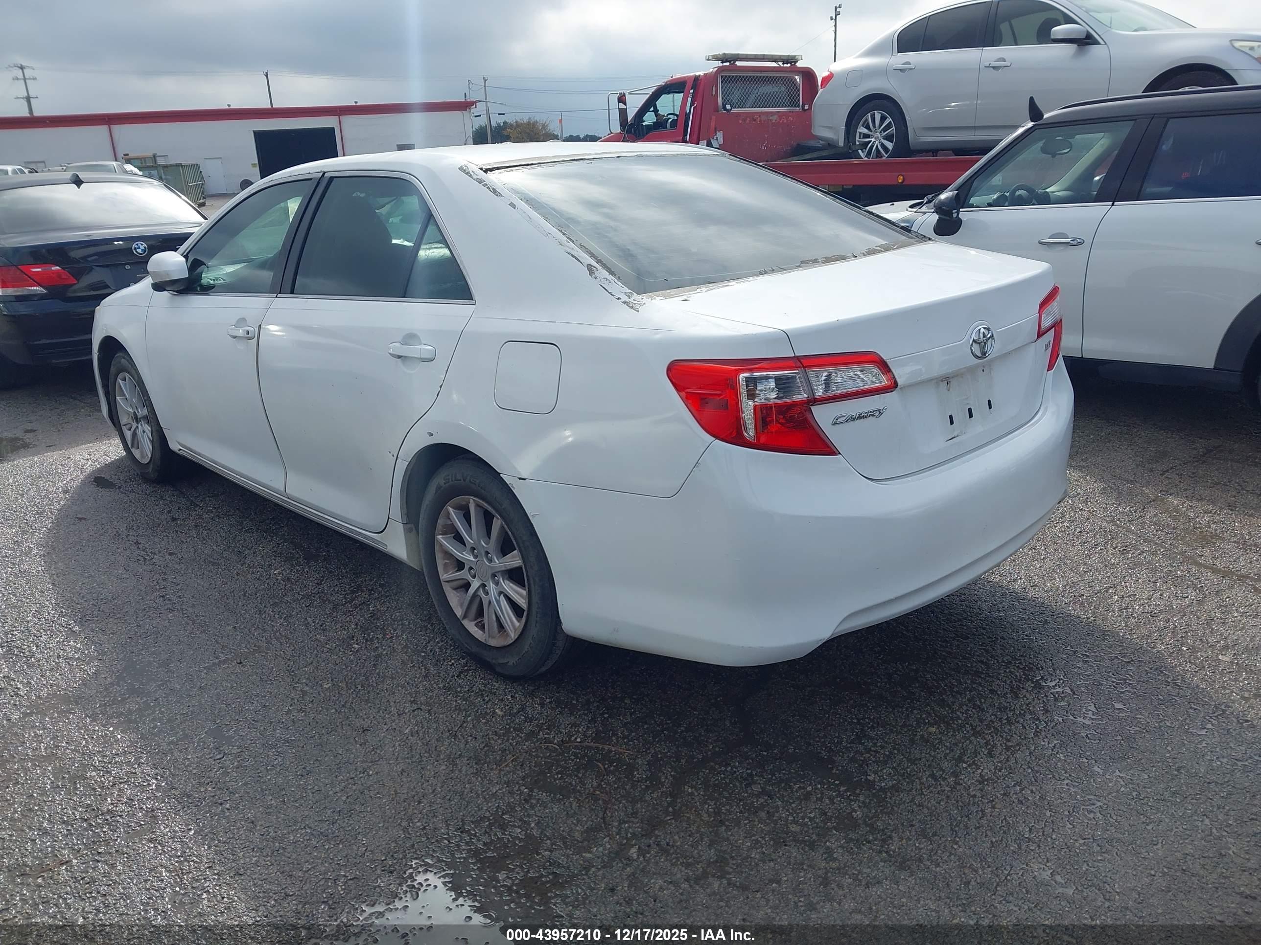 TOYOTA CAMRY image 3