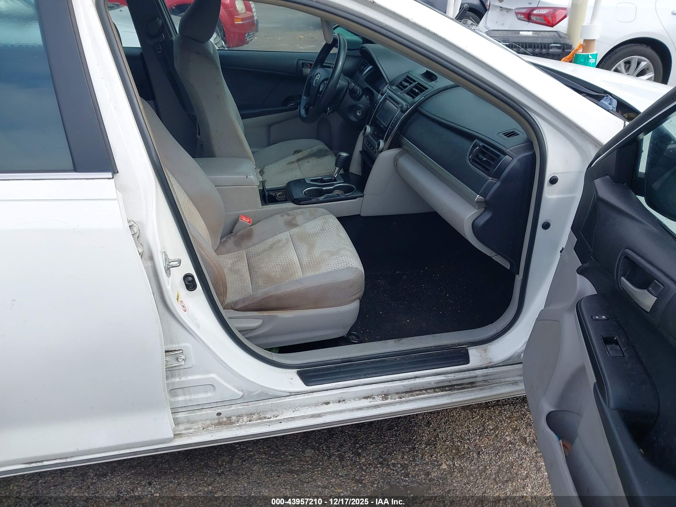 TOYOTA CAMRY image 5