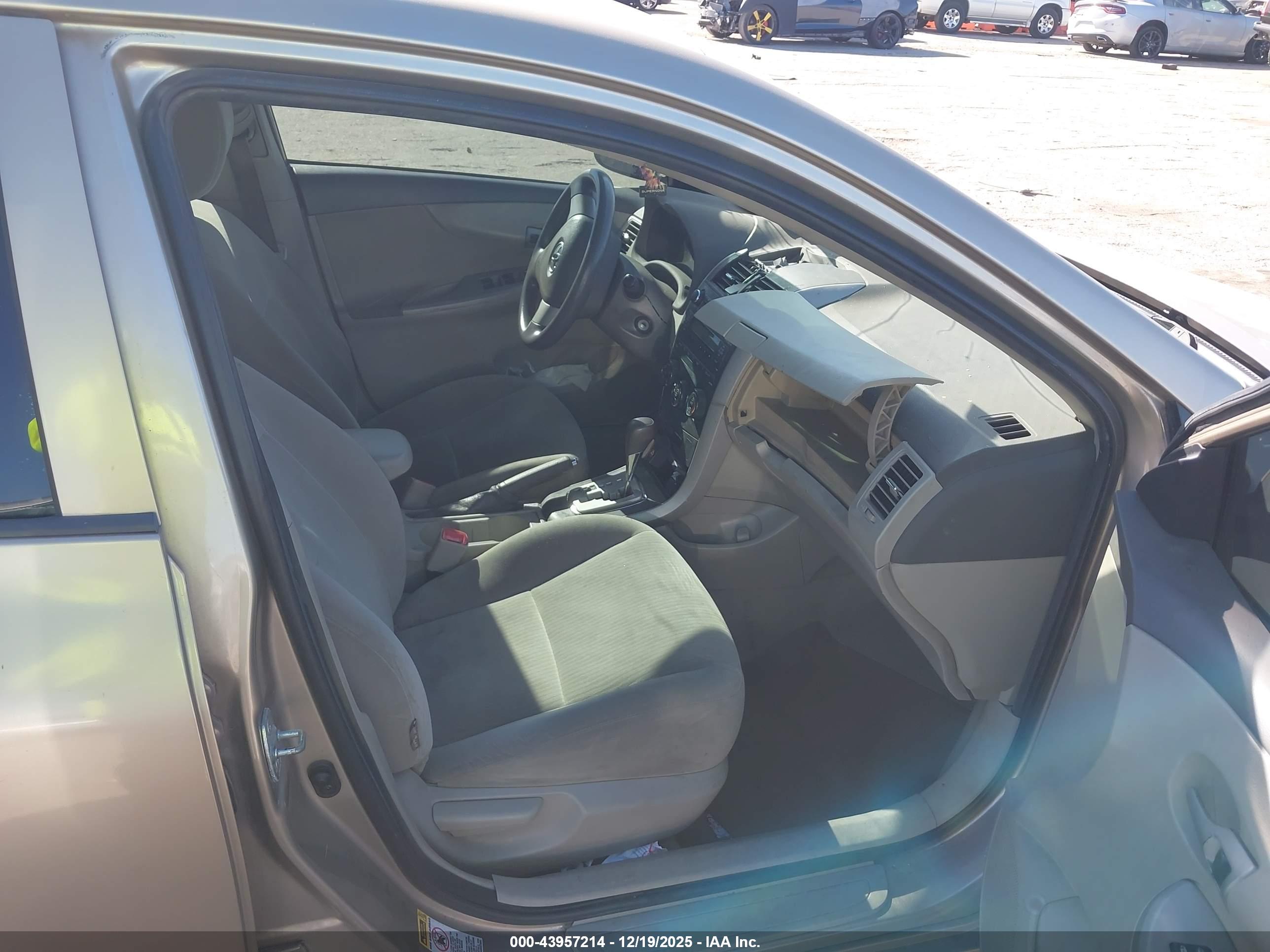 TOYOTA COROLLA image 5