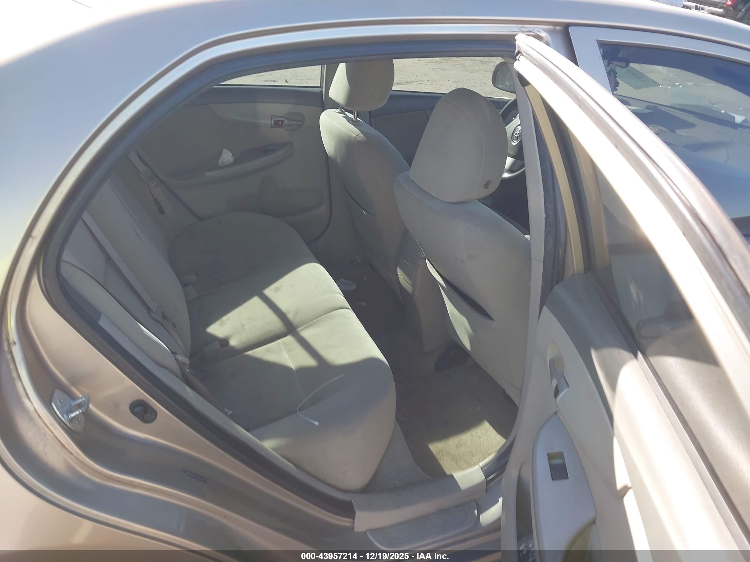 TOYOTA COROLLA image 8
