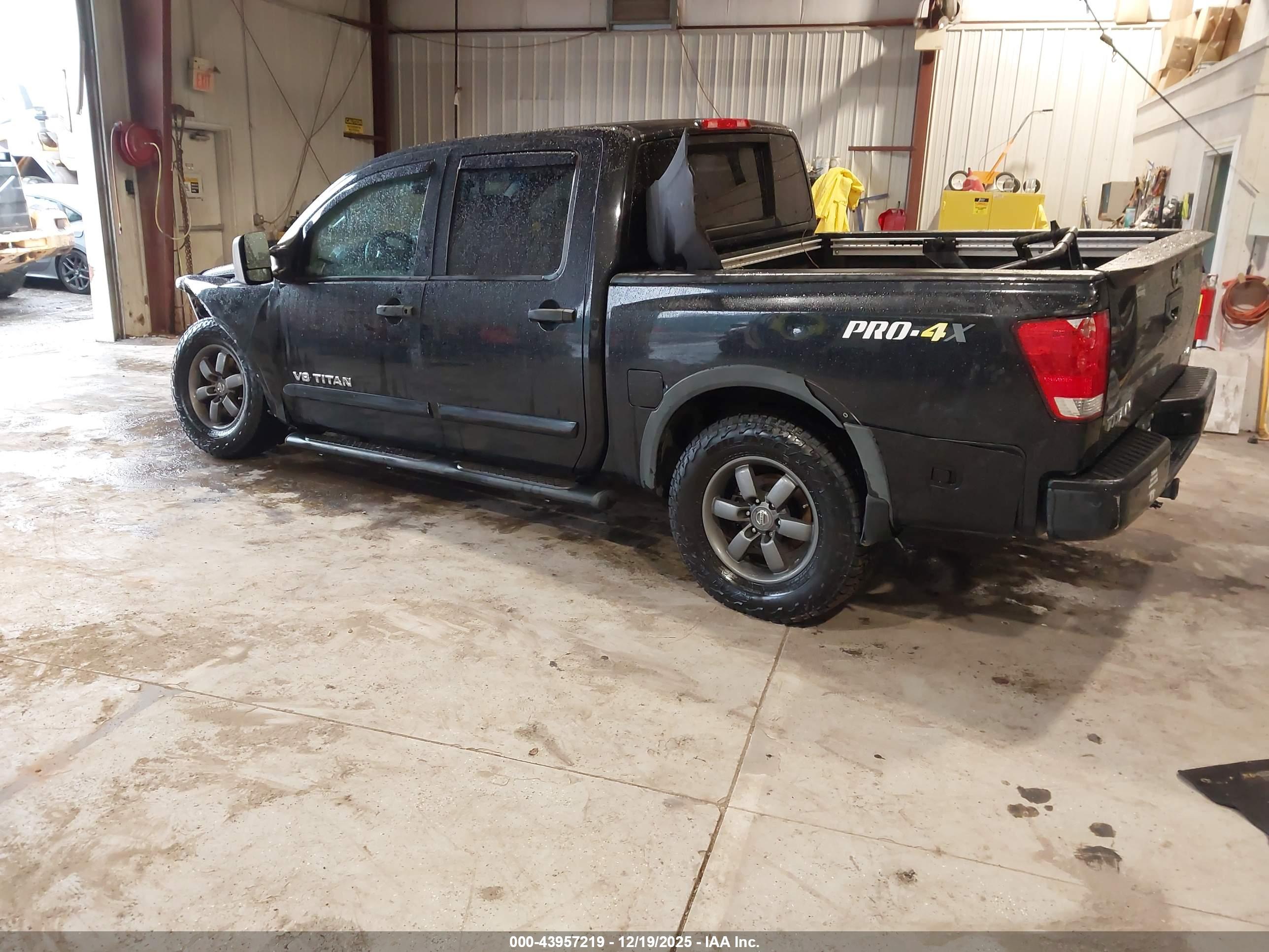 NISSAN TITAN image 3