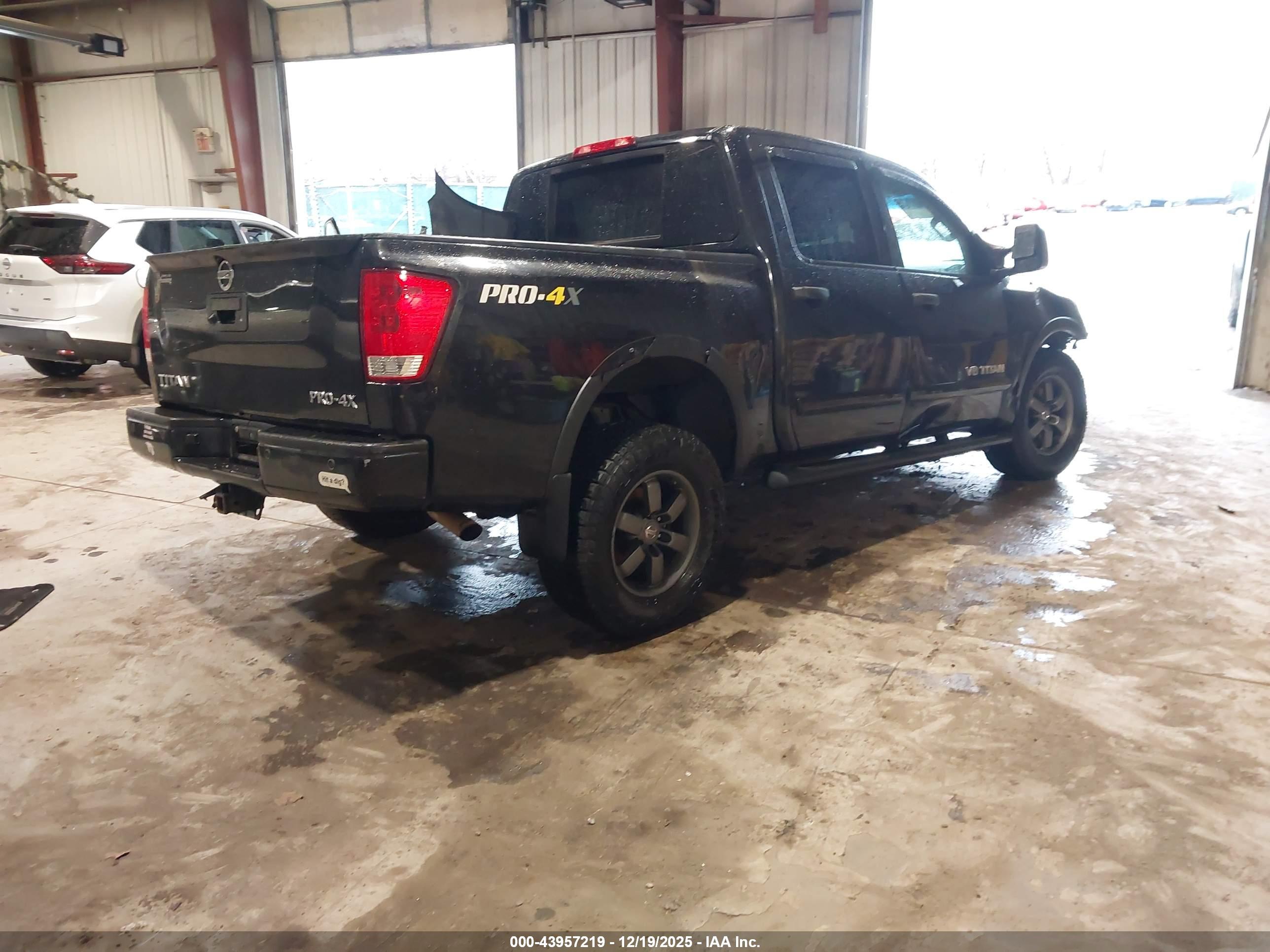 NISSAN TITAN image 4