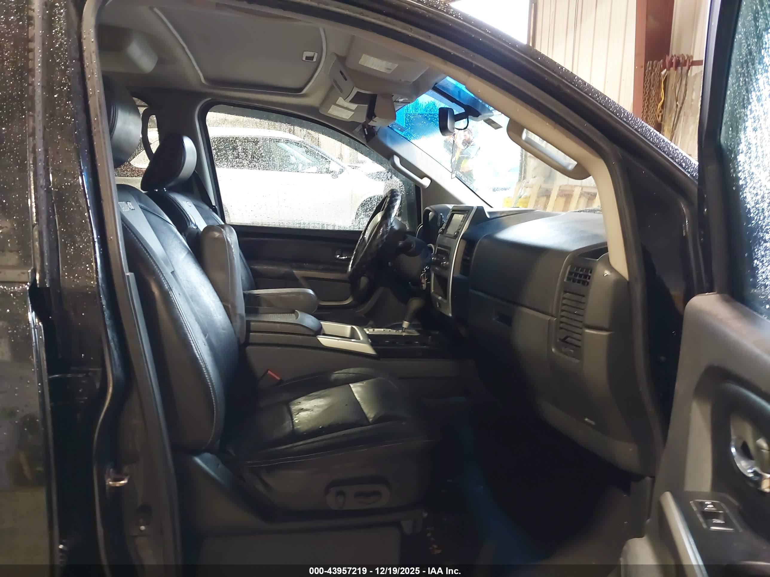 NISSAN TITAN image 5