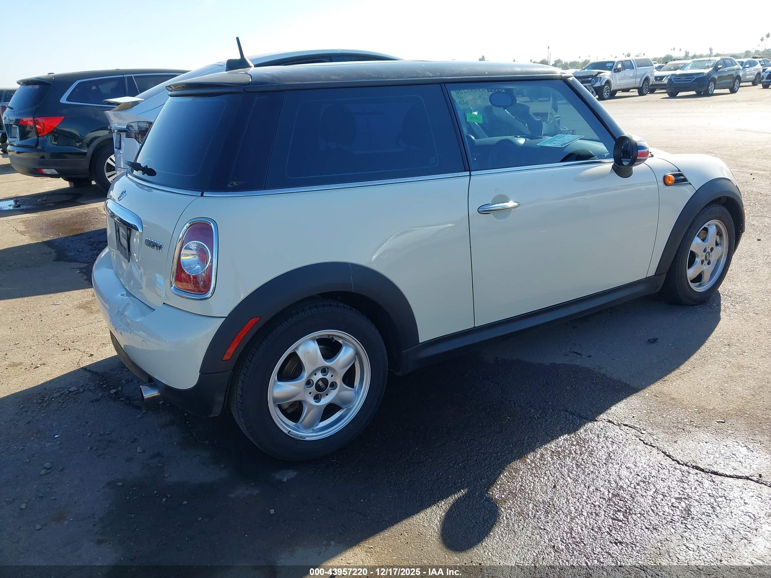 MINI COOPER image 4