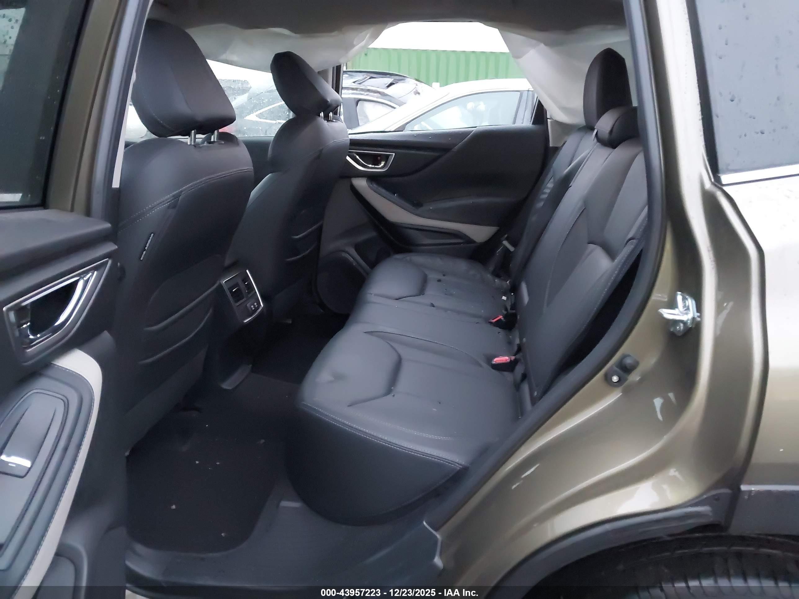 SUBARU FORESTER image 8