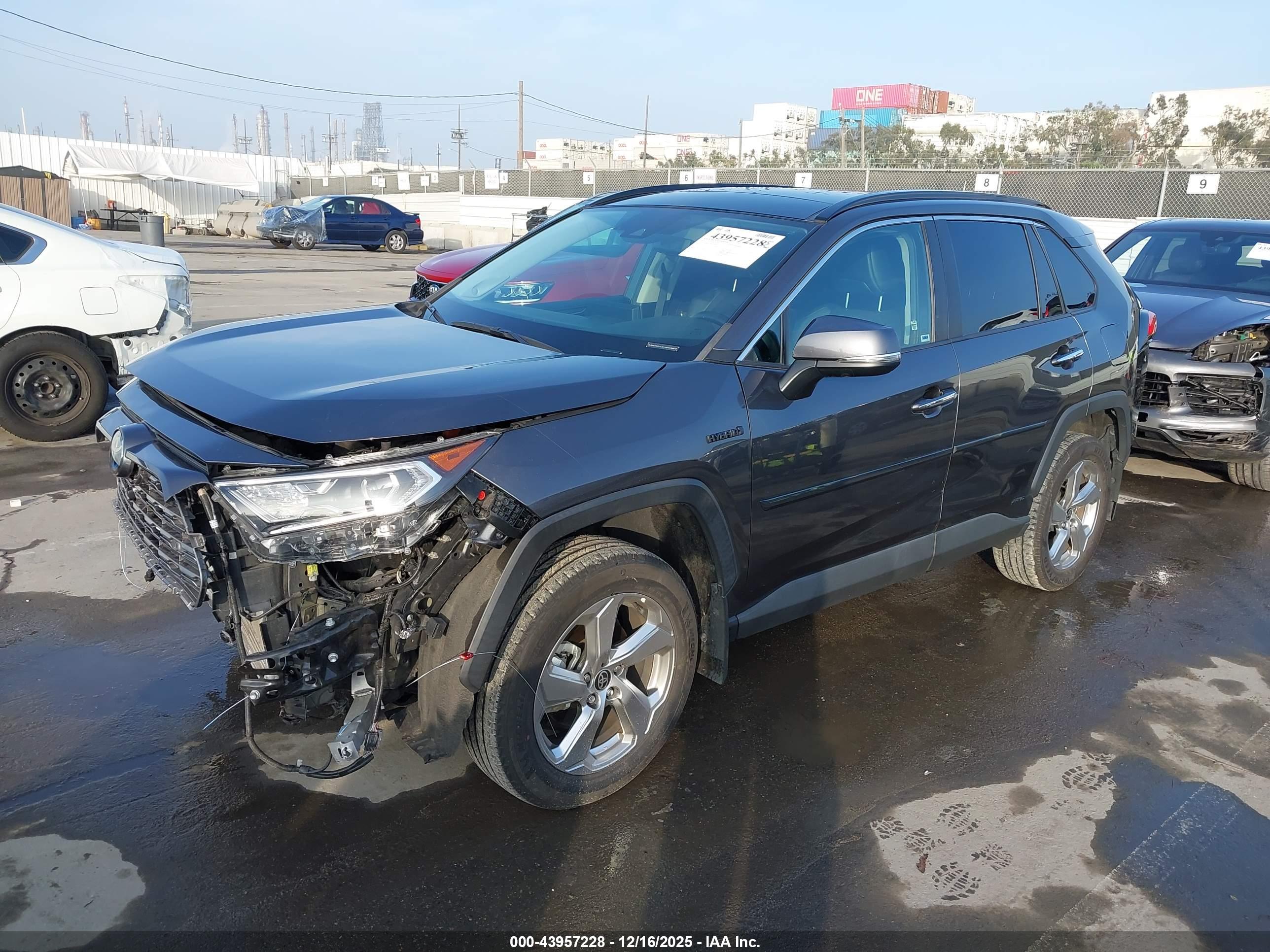 TOYOTA RAV4 image 2