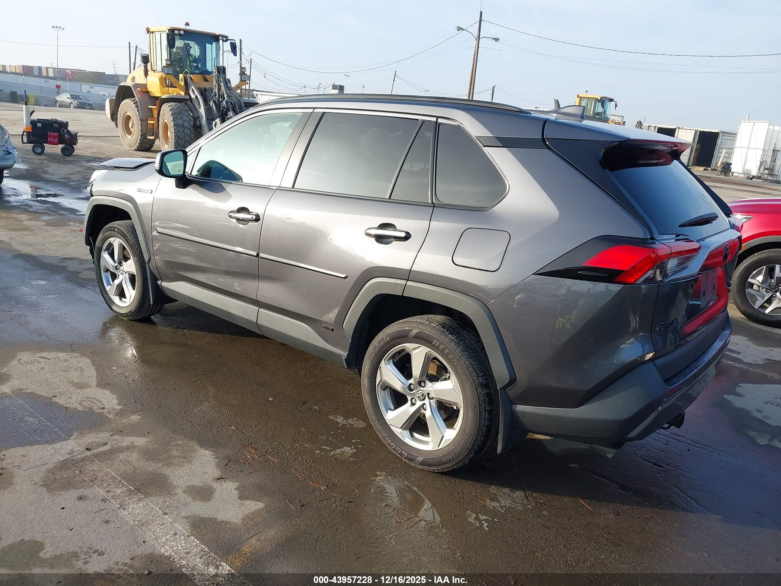 TOYOTA RAV4 image 3