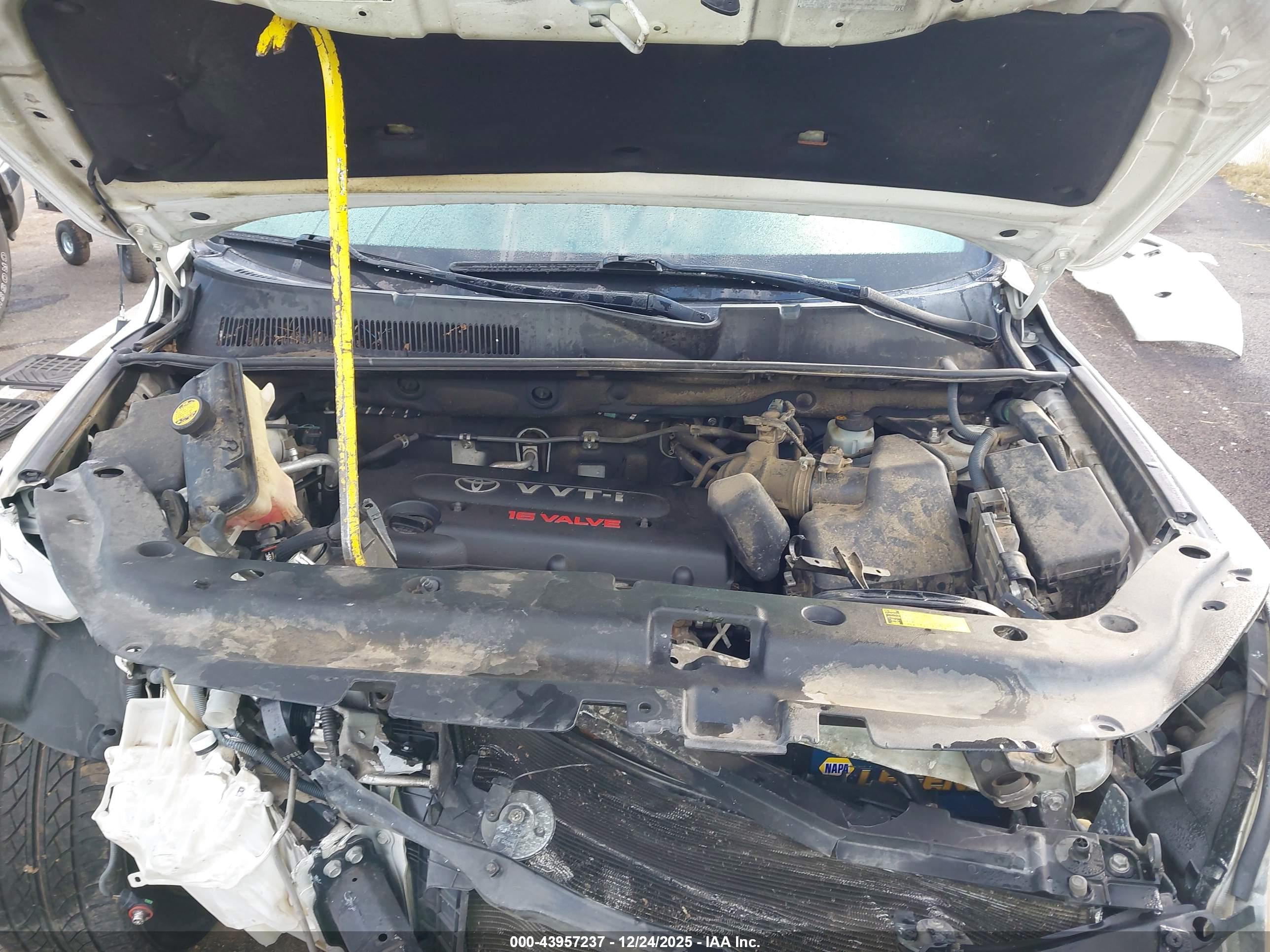 TOYOTA RAV4 image 10