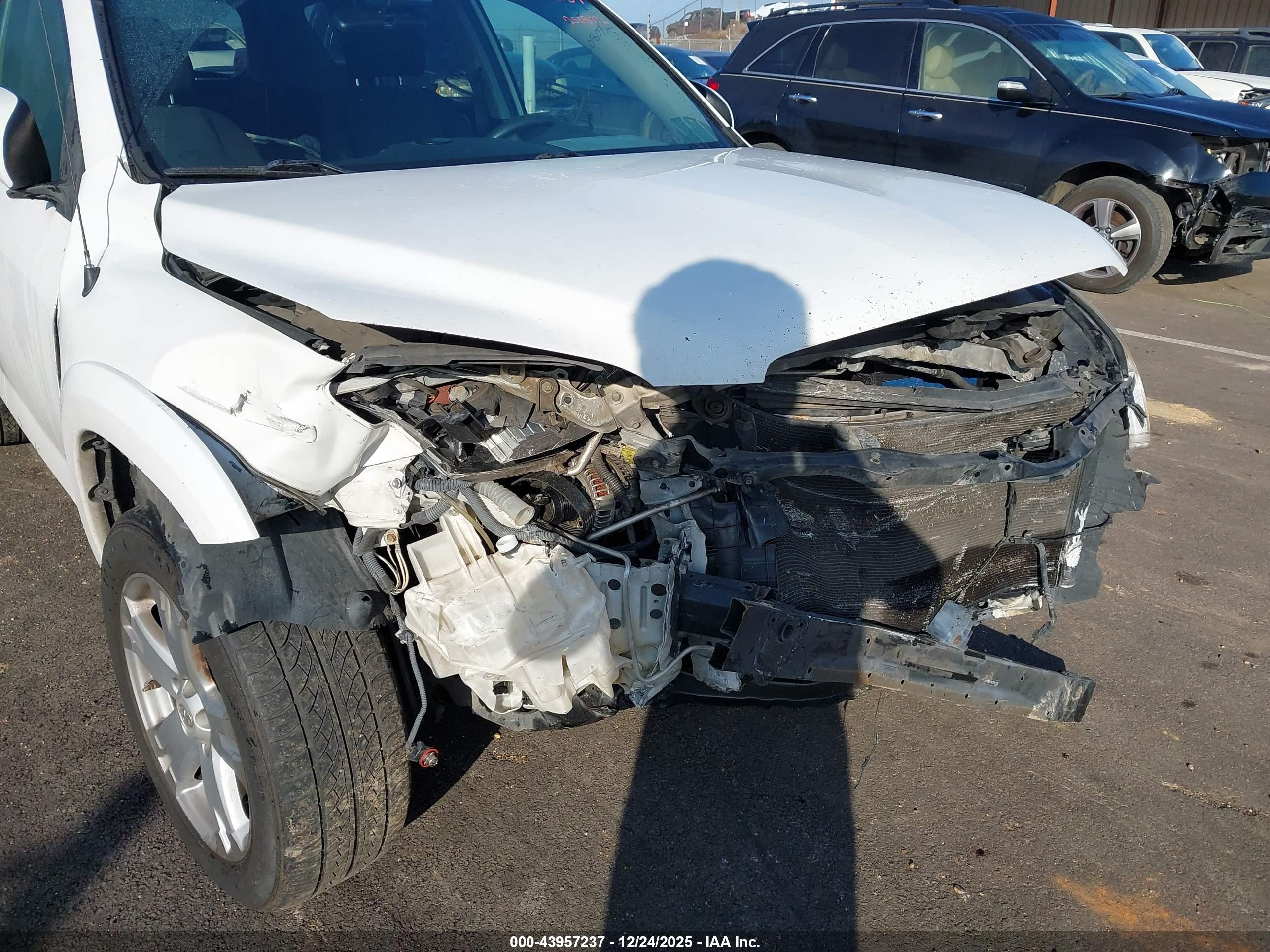 TOYOTA RAV4 image 6