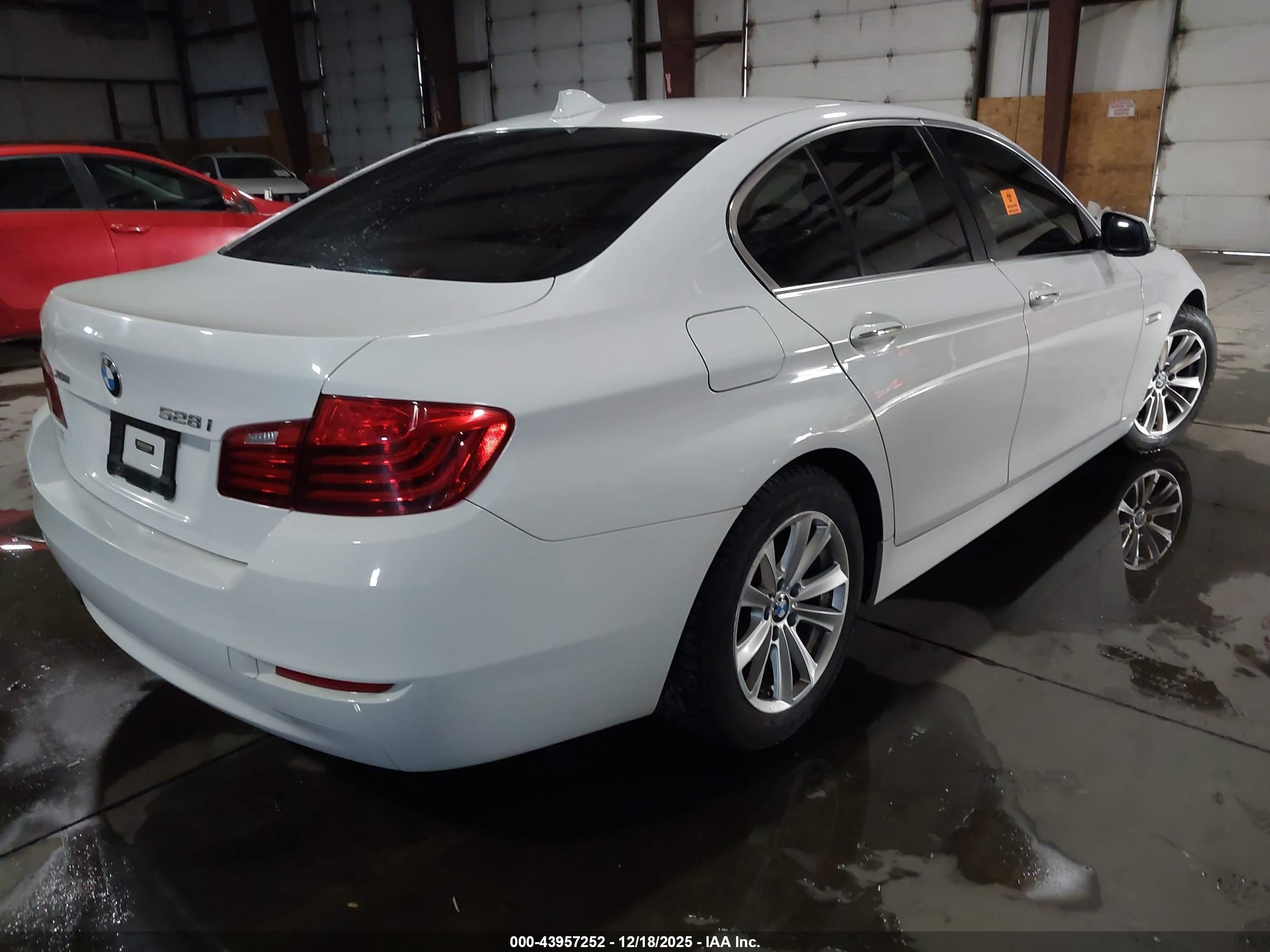 BMW 528I image 4