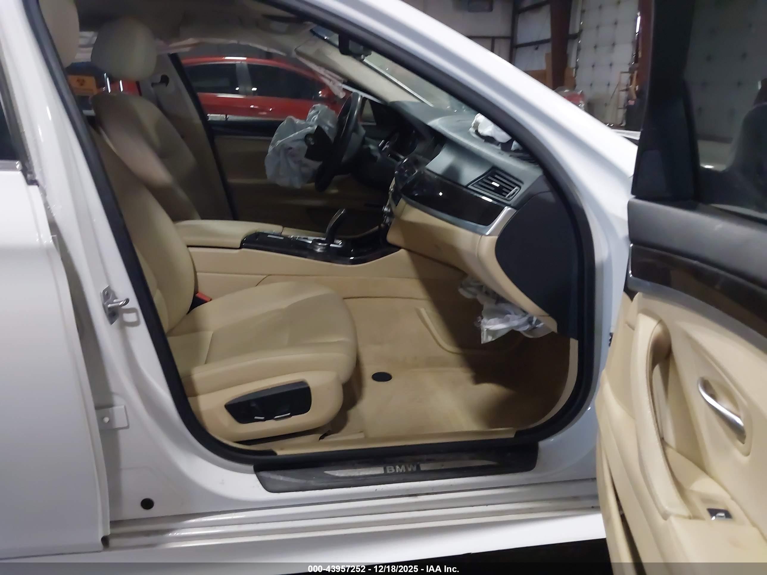 BMW 528I image 5