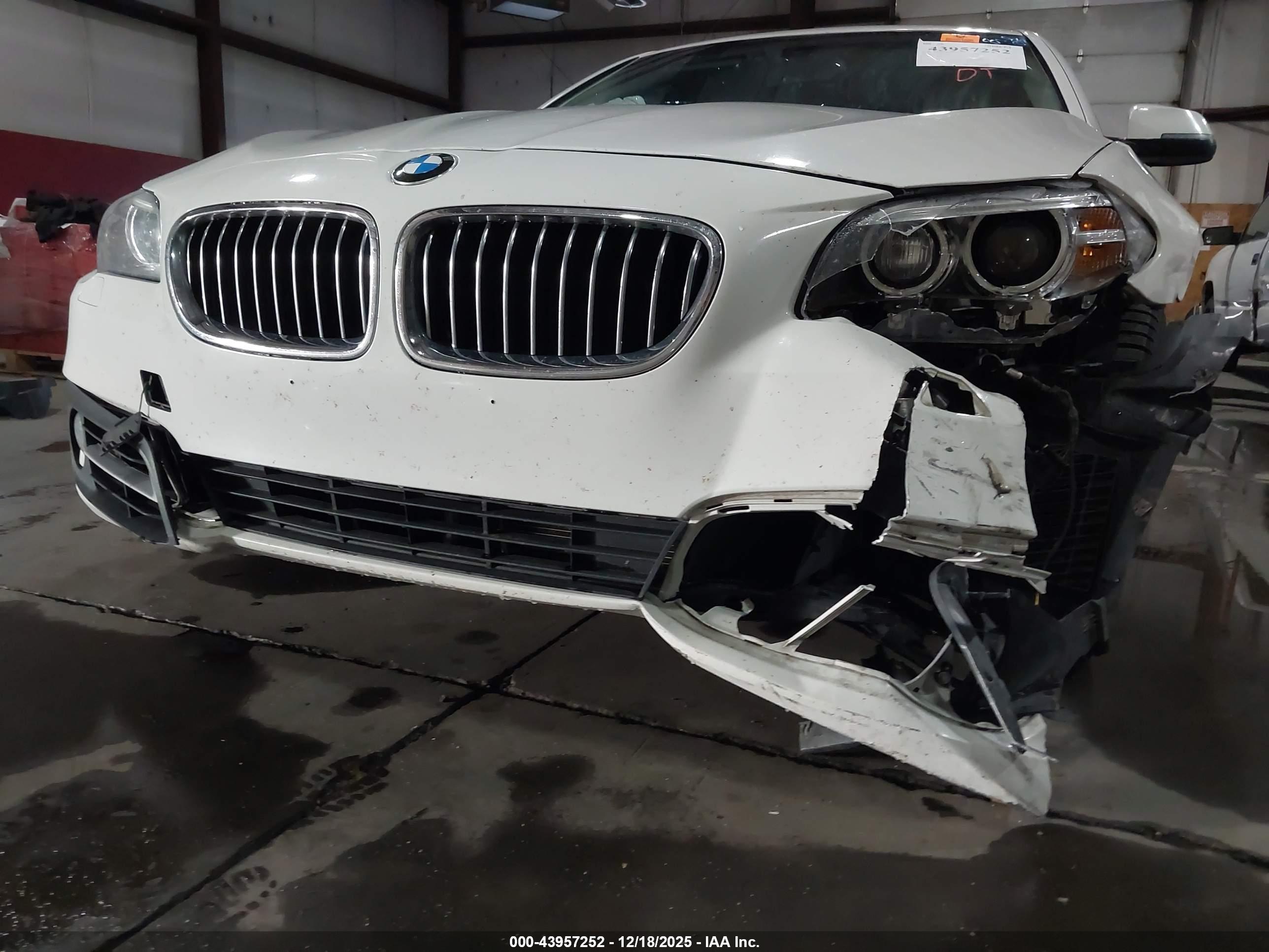 BMW 528I image 6