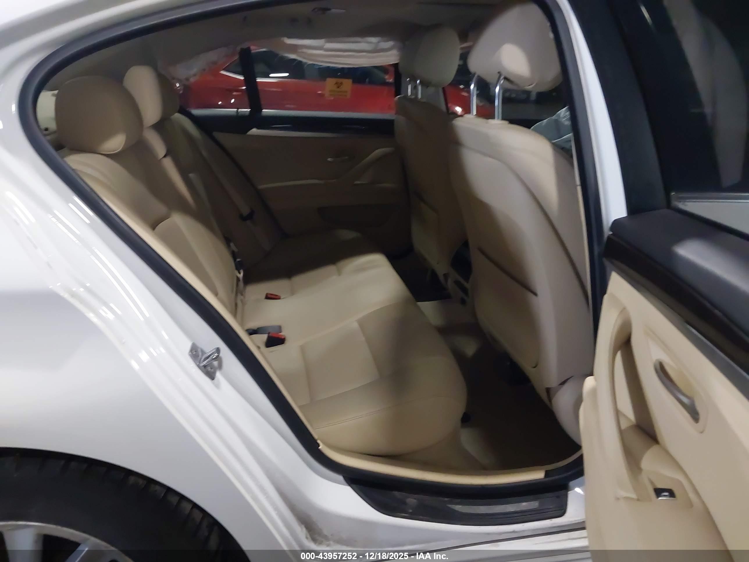 BMW 528I image 8