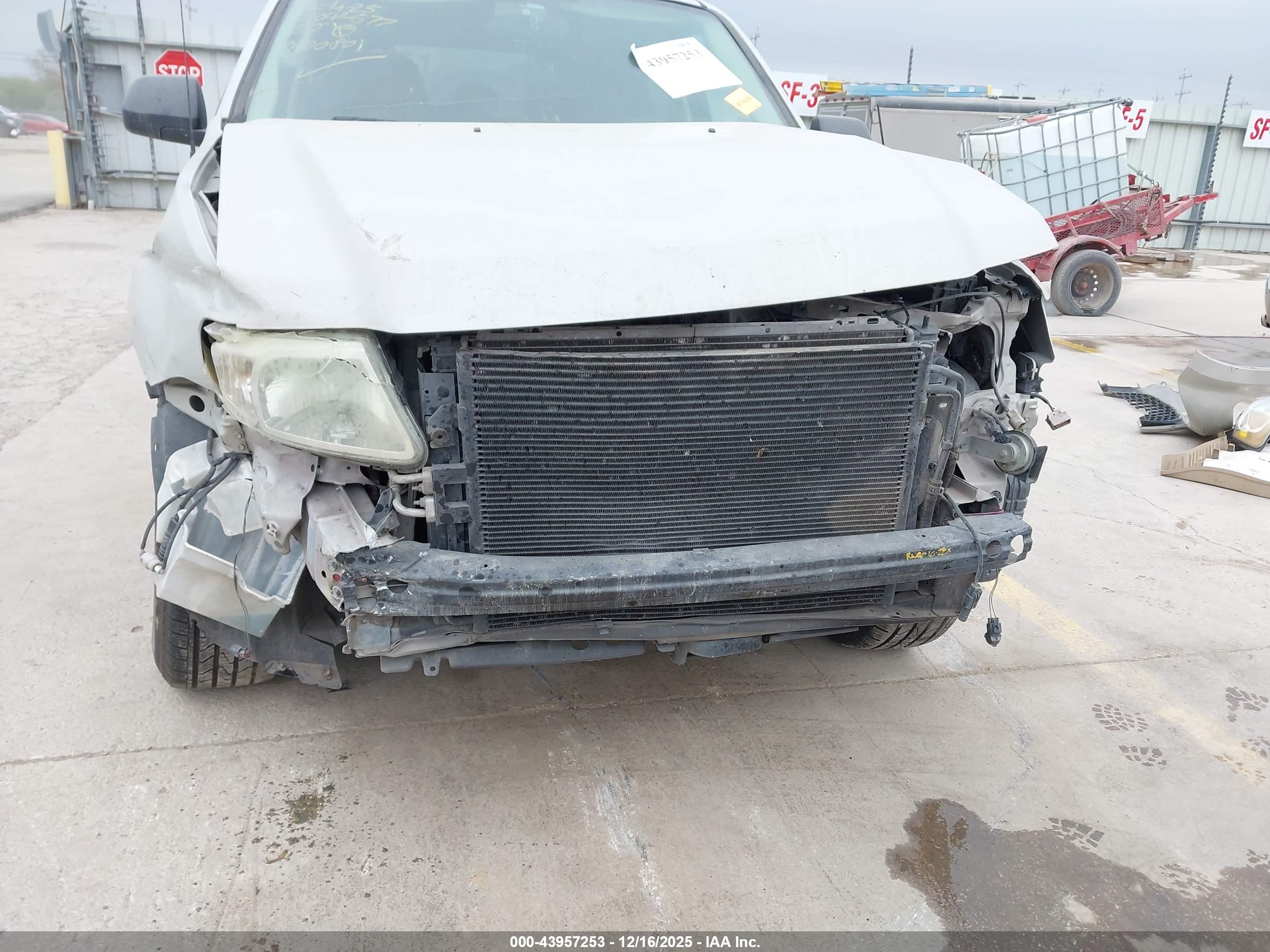 MAZDA TRIBUTE image 6
