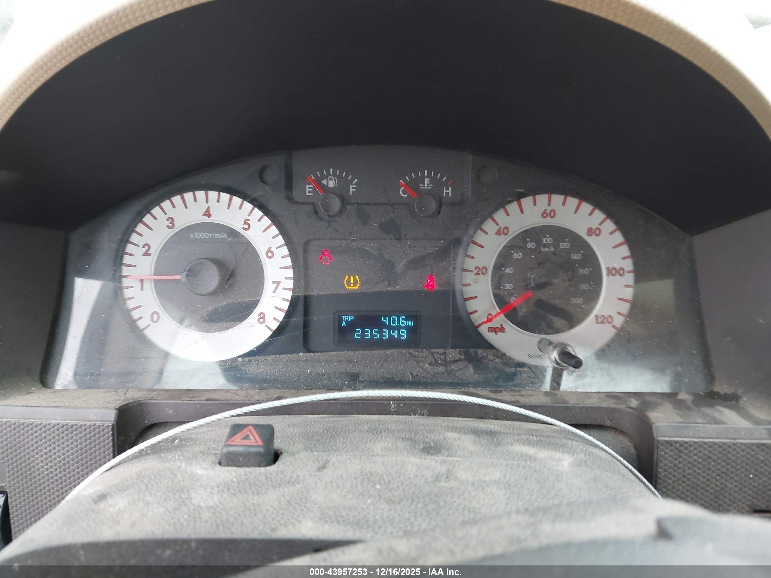 MAZDA TRIBUTE image 7