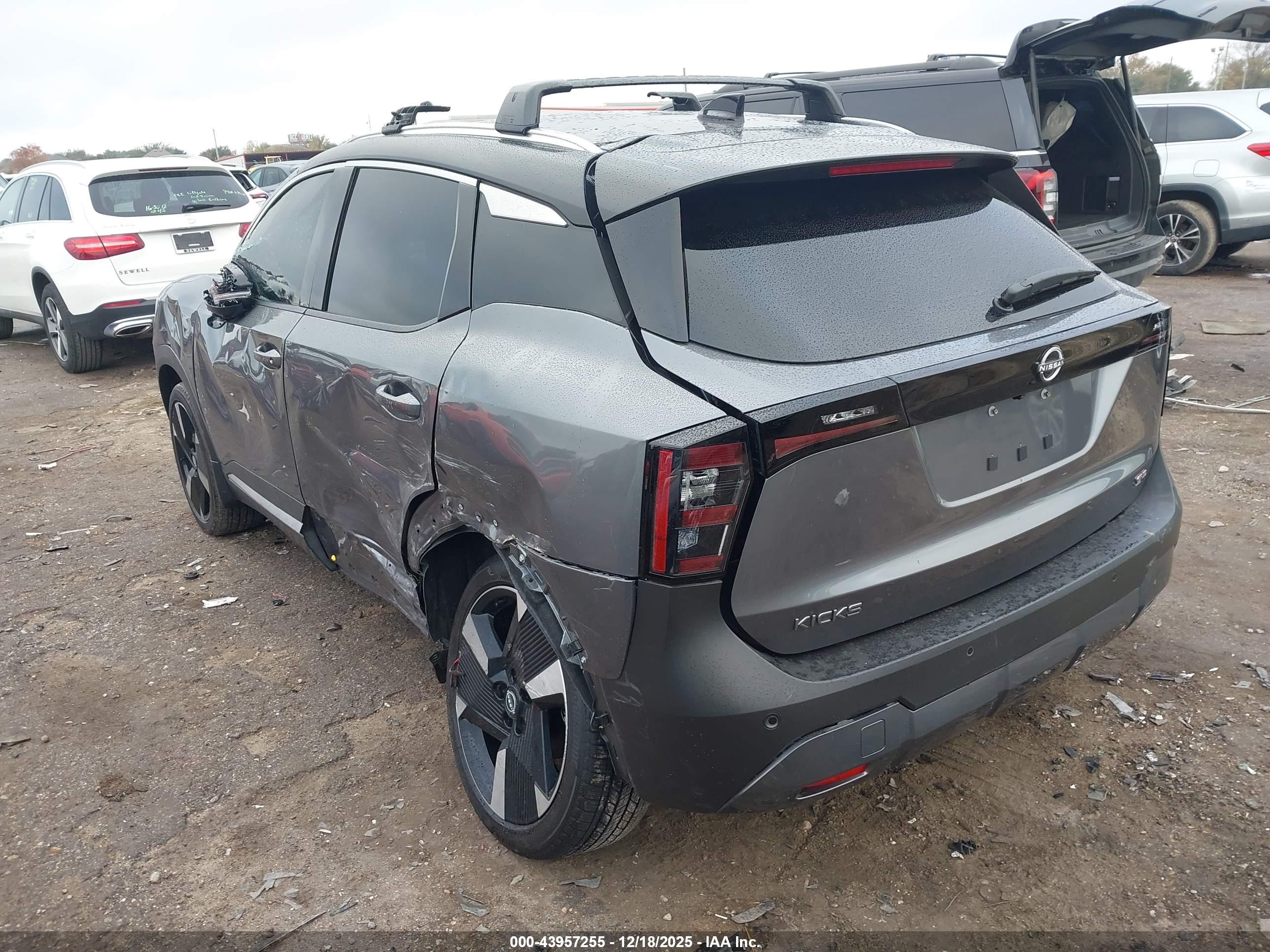 NISSAN KICKS image 3