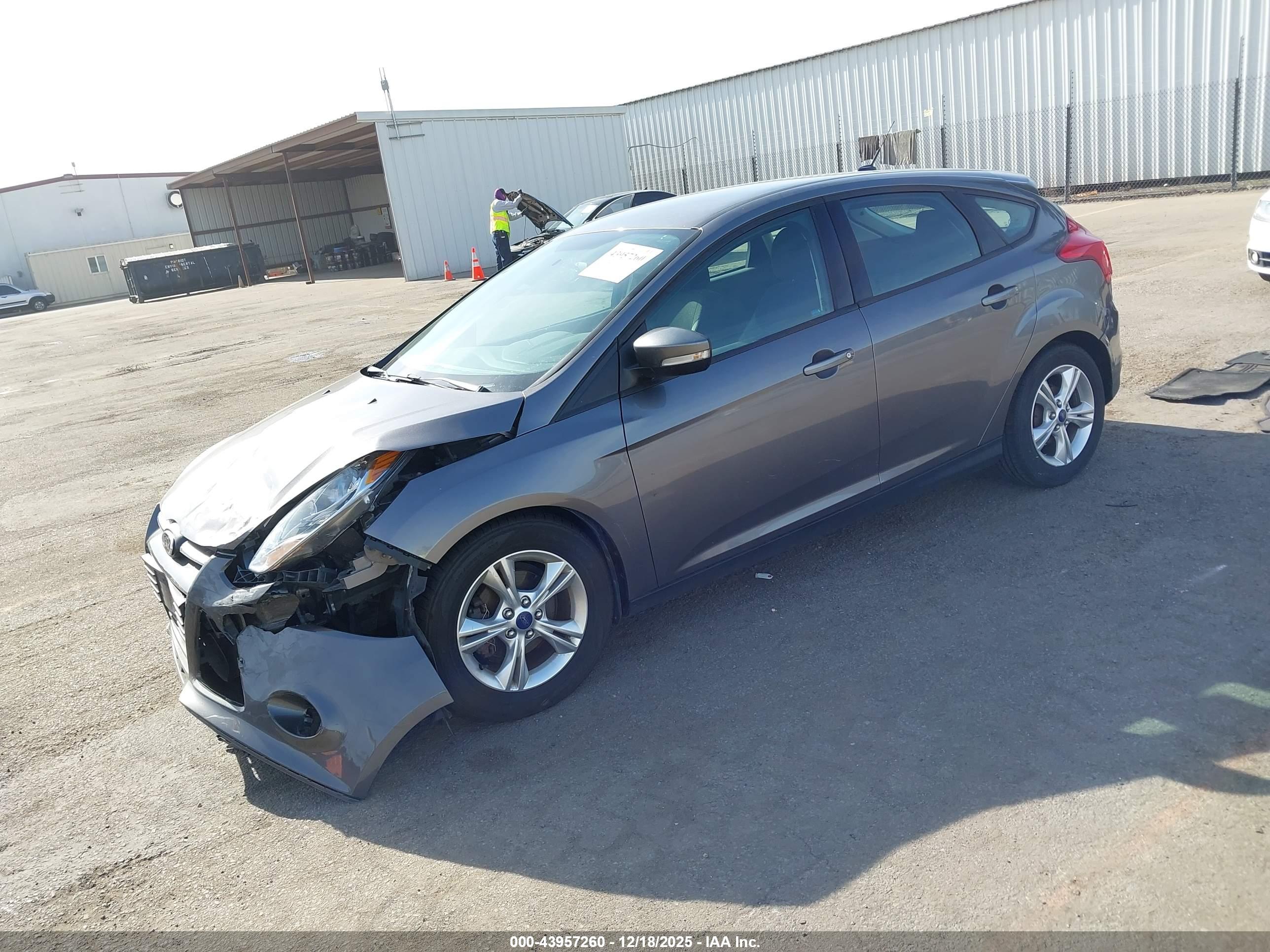 FORD FOCUS image 2