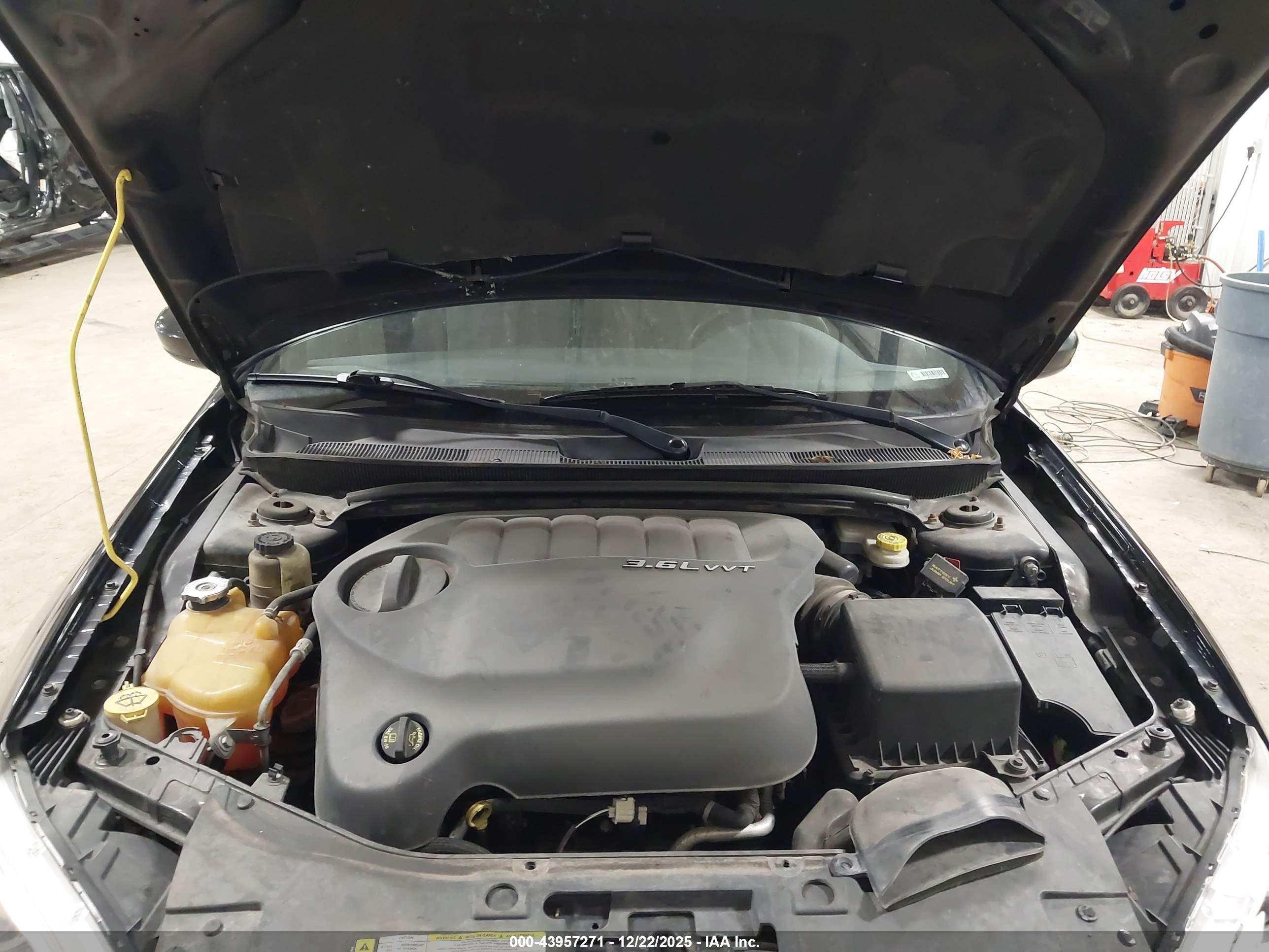 CHRYSLER 200 image 10