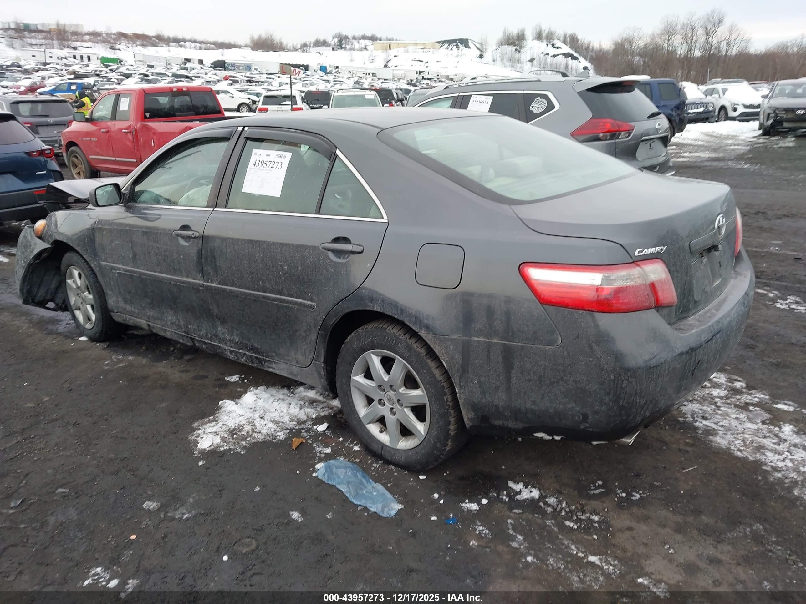 TOYOTA CAMRY image 3