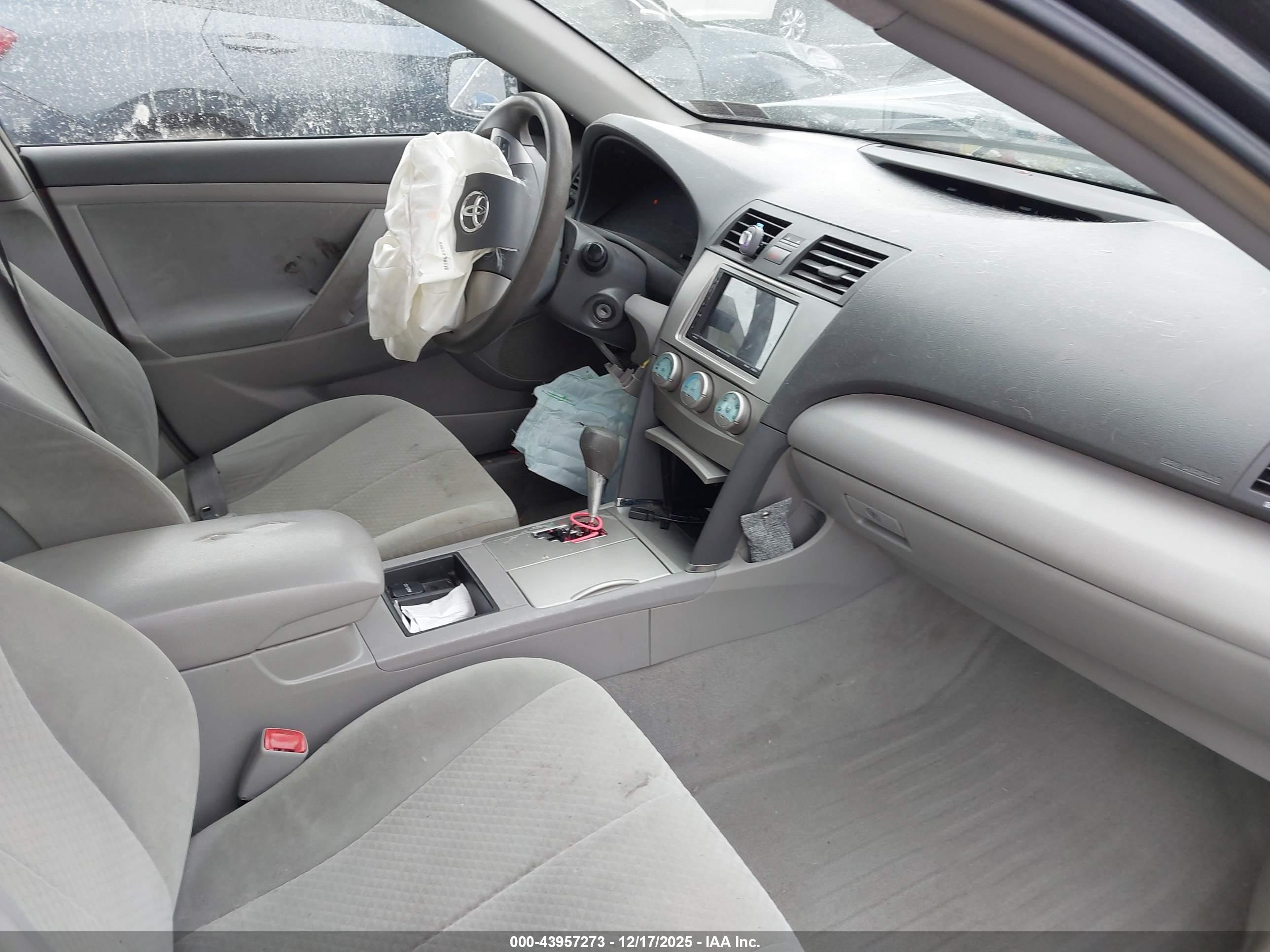 TOYOTA CAMRY image 5