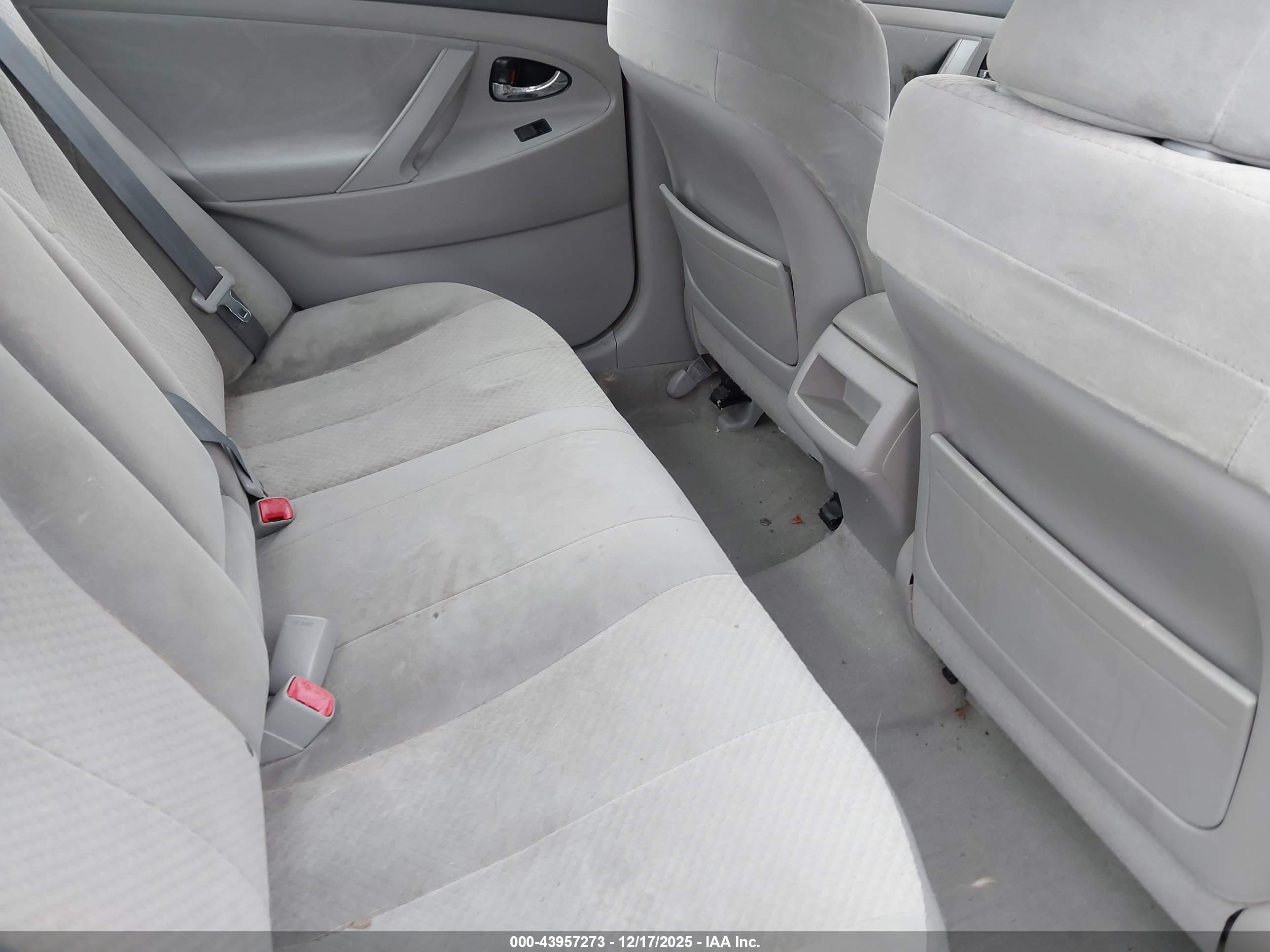 TOYOTA CAMRY image 8