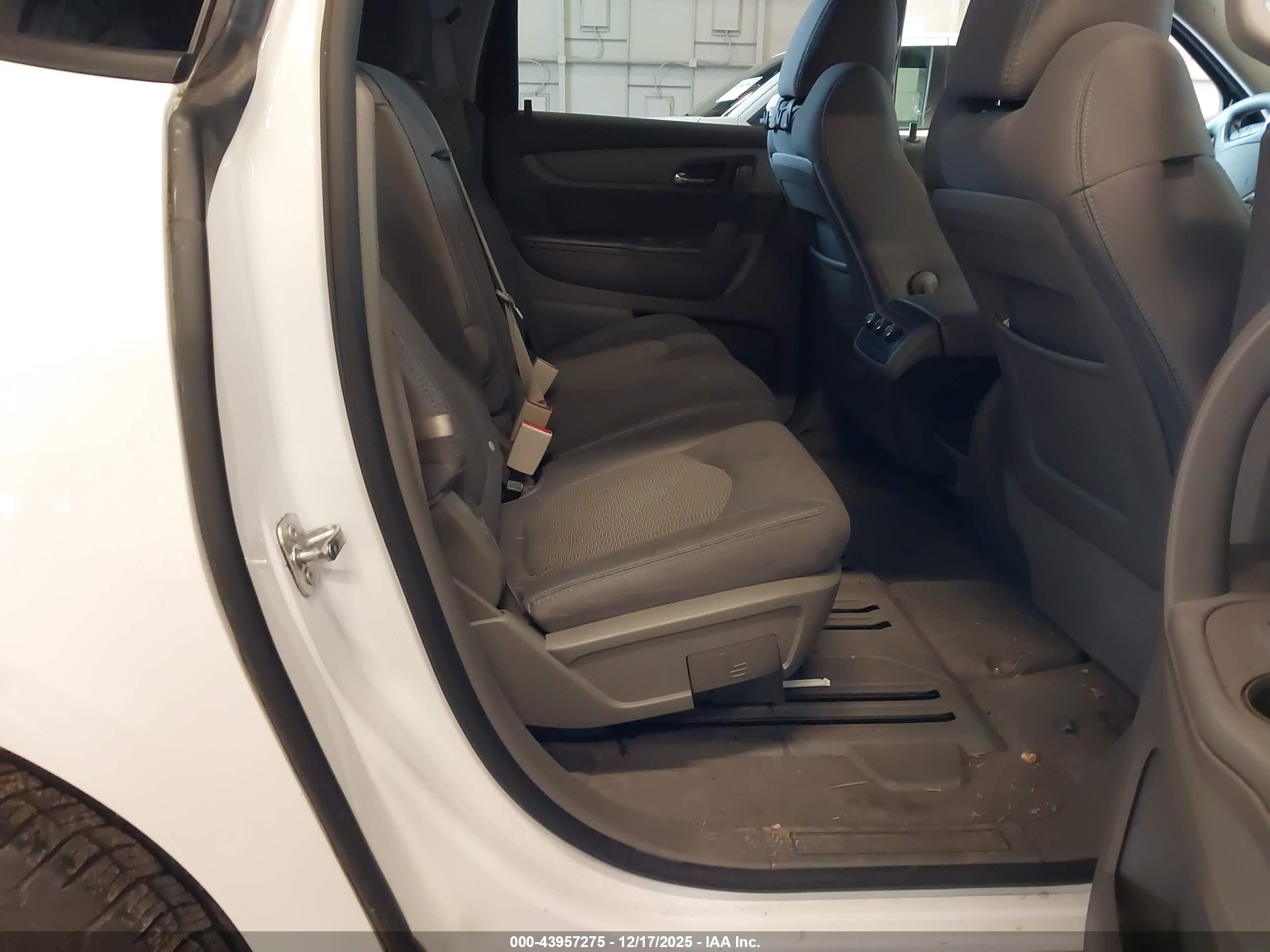 CHEVROLET TRAVERSE image 8
