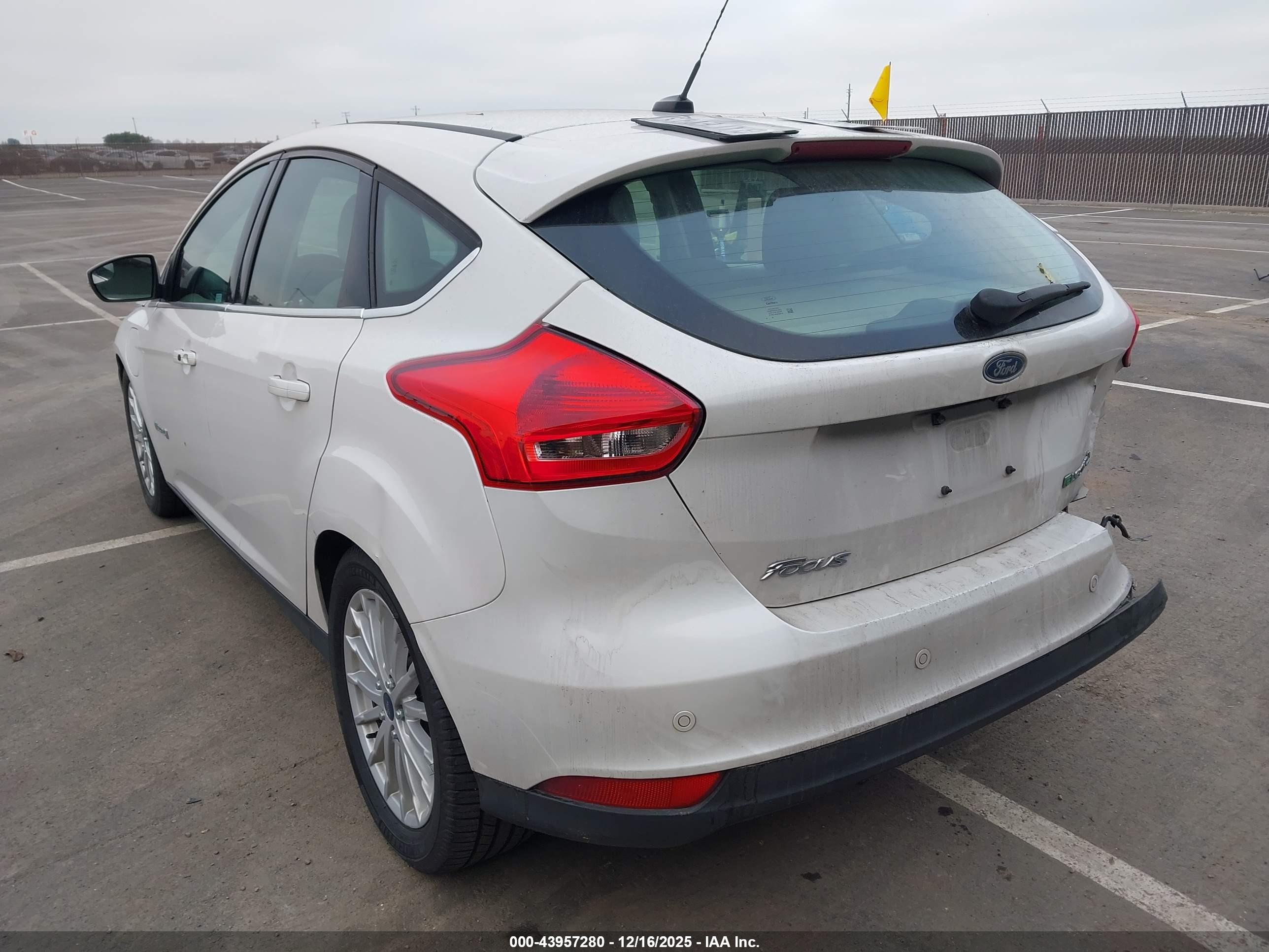 FORD FOCUS image 3
