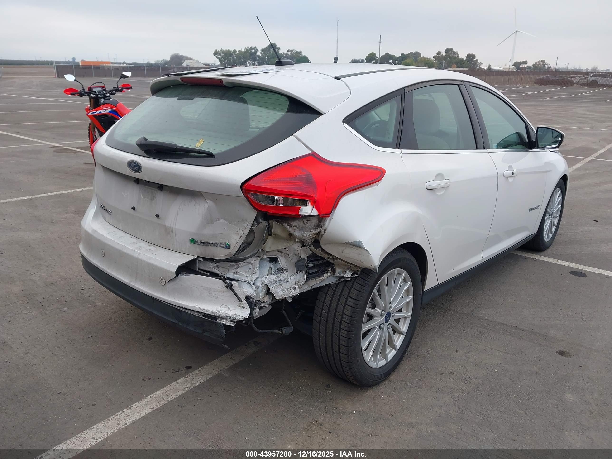 FORD FOCUS image 4