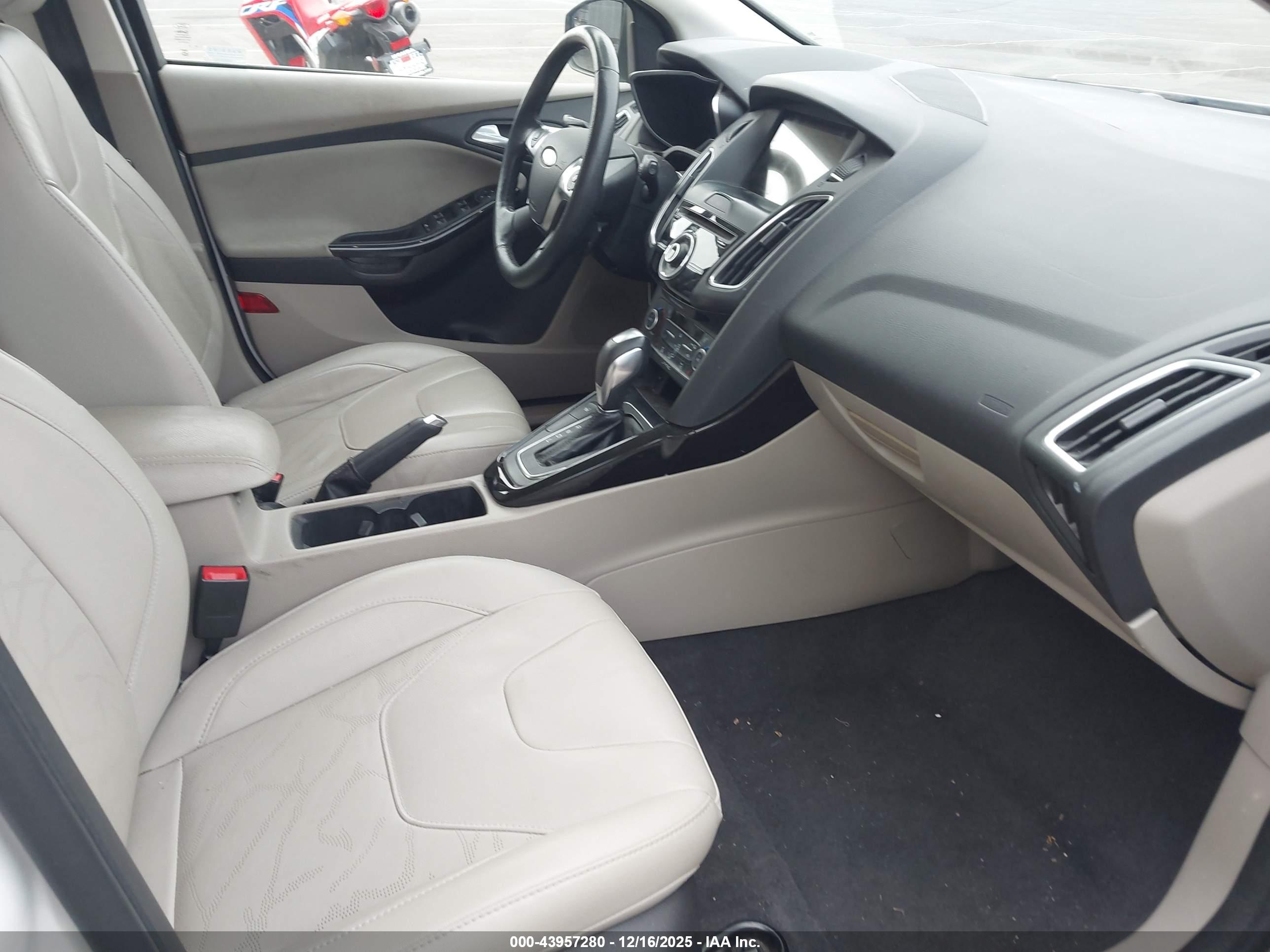 FORD FOCUS image 5
