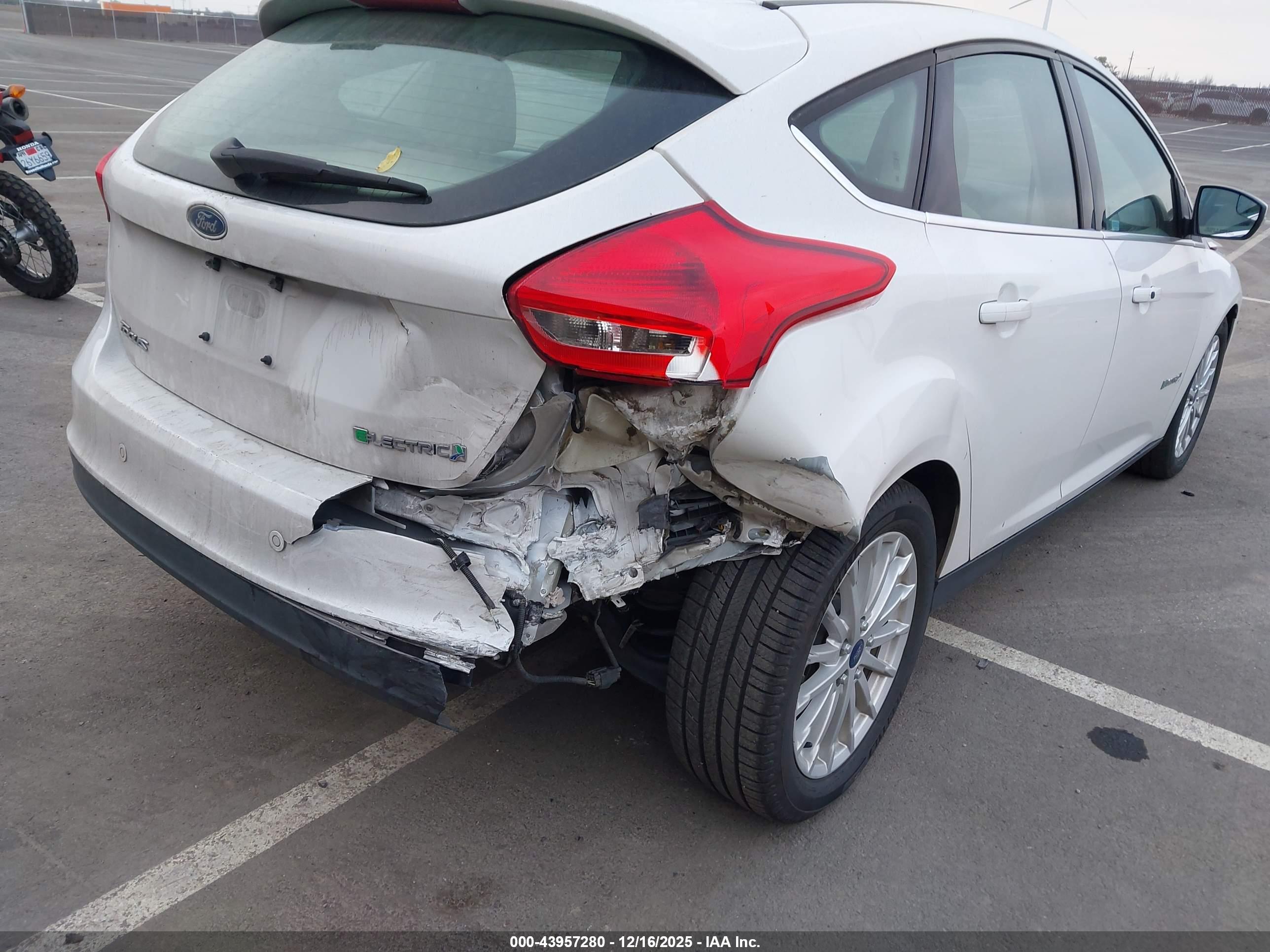 FORD FOCUS image 6