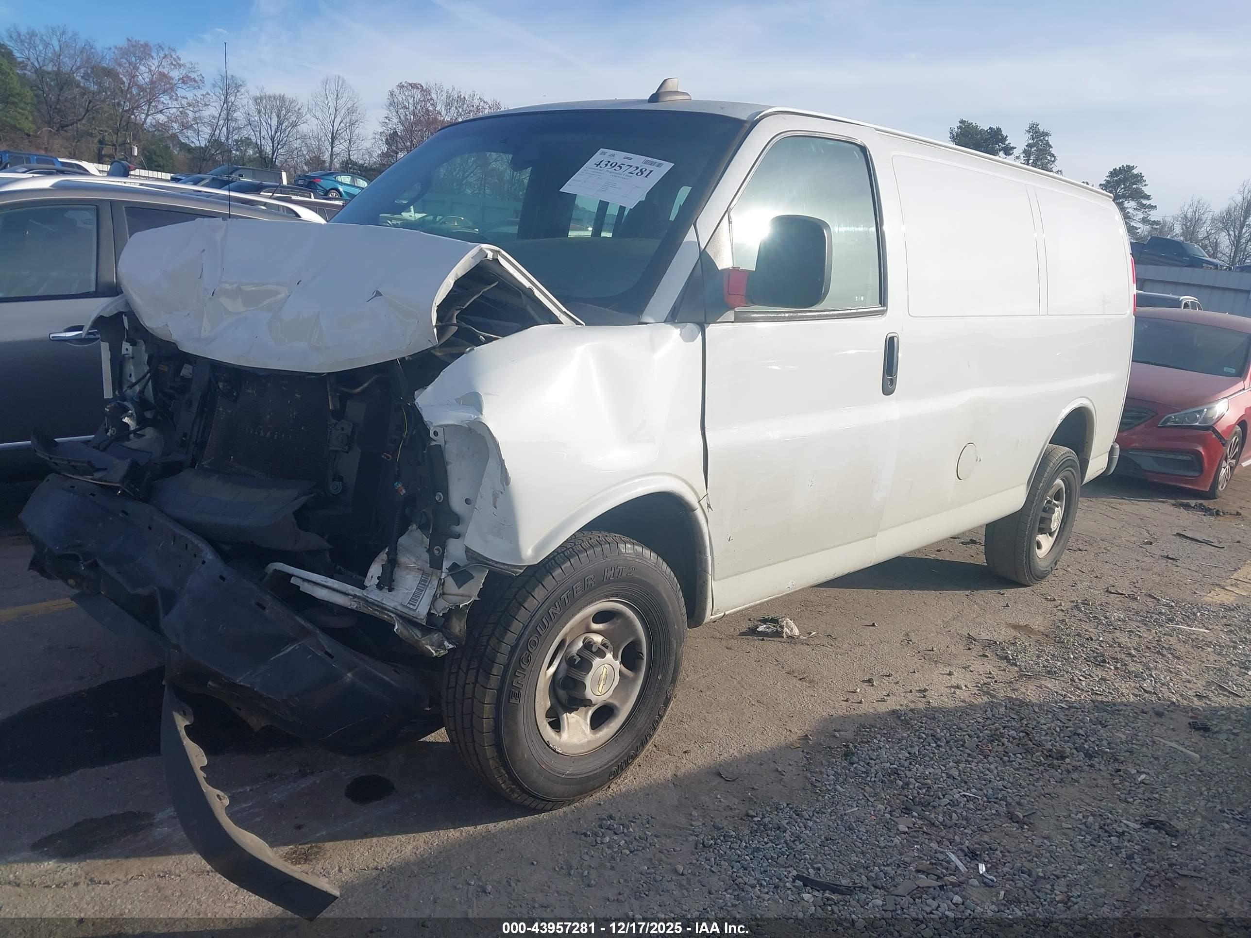 CHEVROLET EXPRESS image 2
