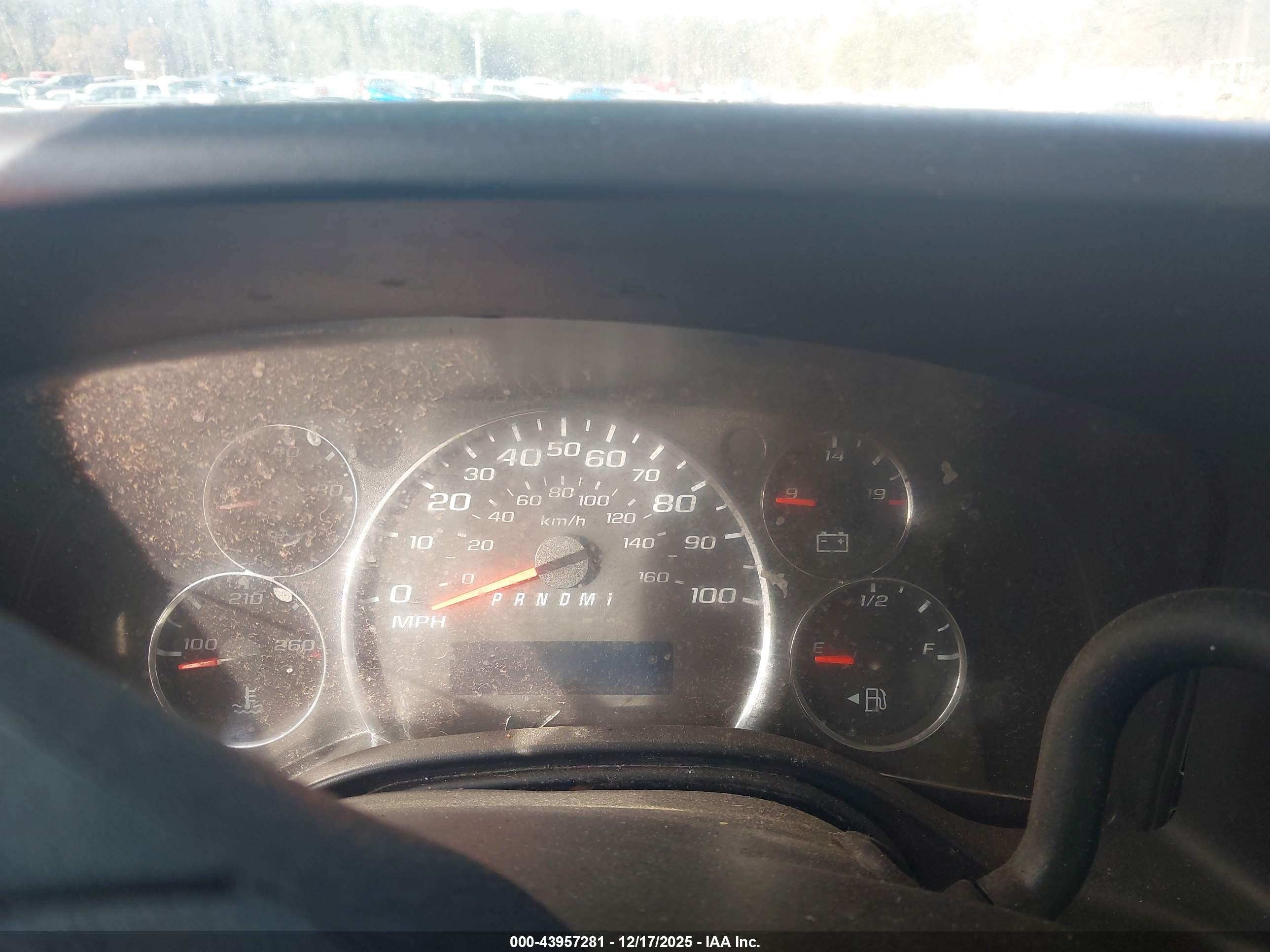 CHEVROLET EXPRESS image 7