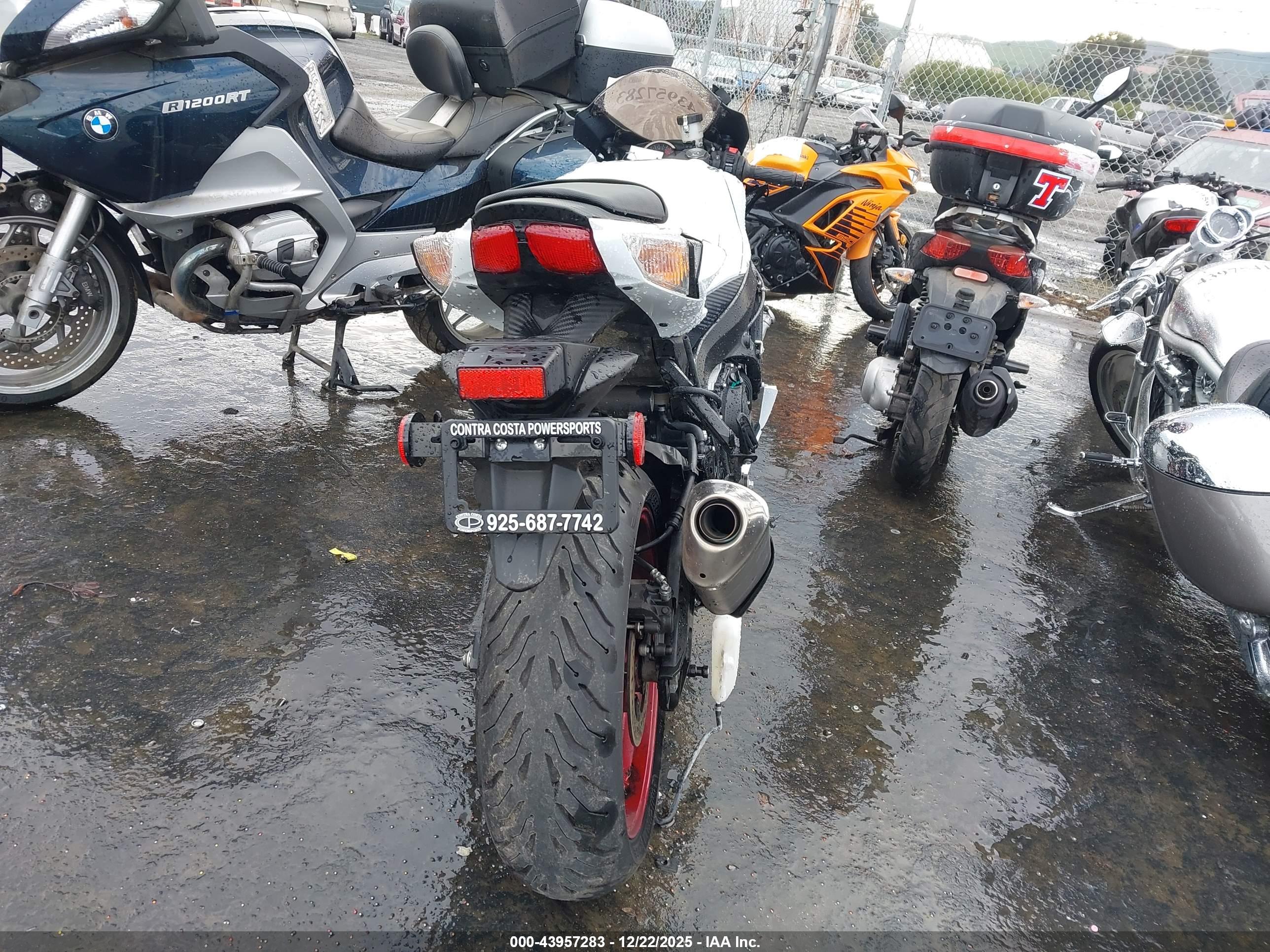 SUZUKI GSX-R750 image 6