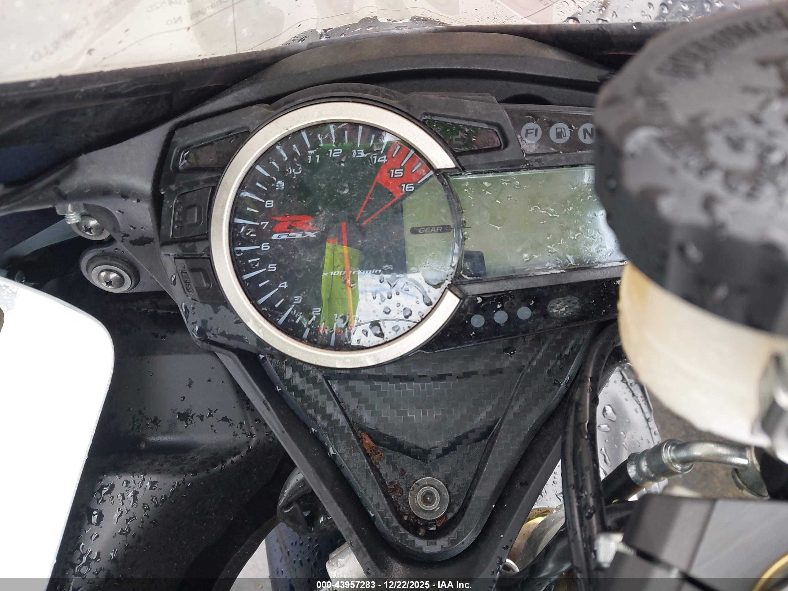 SUZUKI GSX-R750 image 7