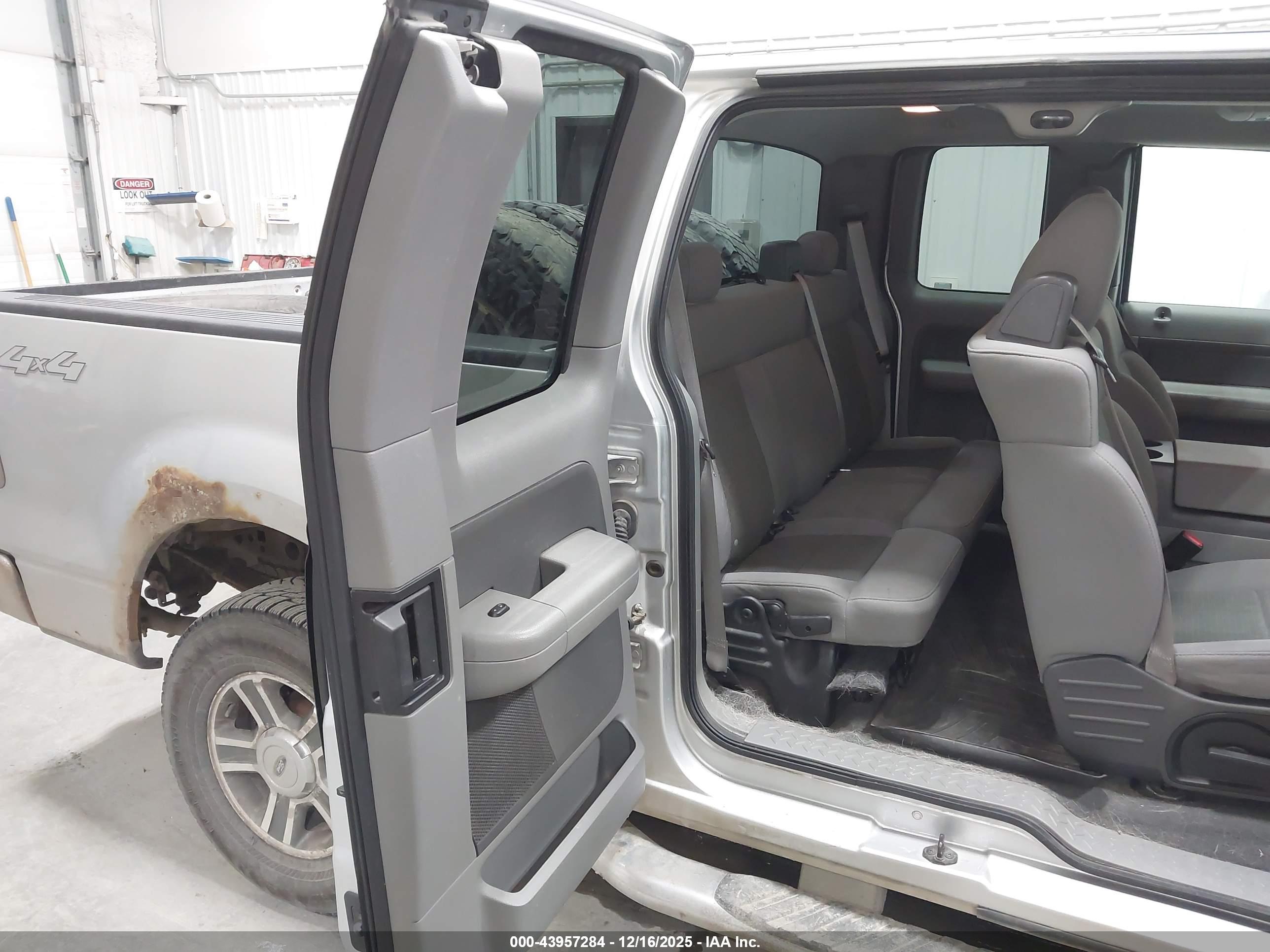 FORD F-150 image 8