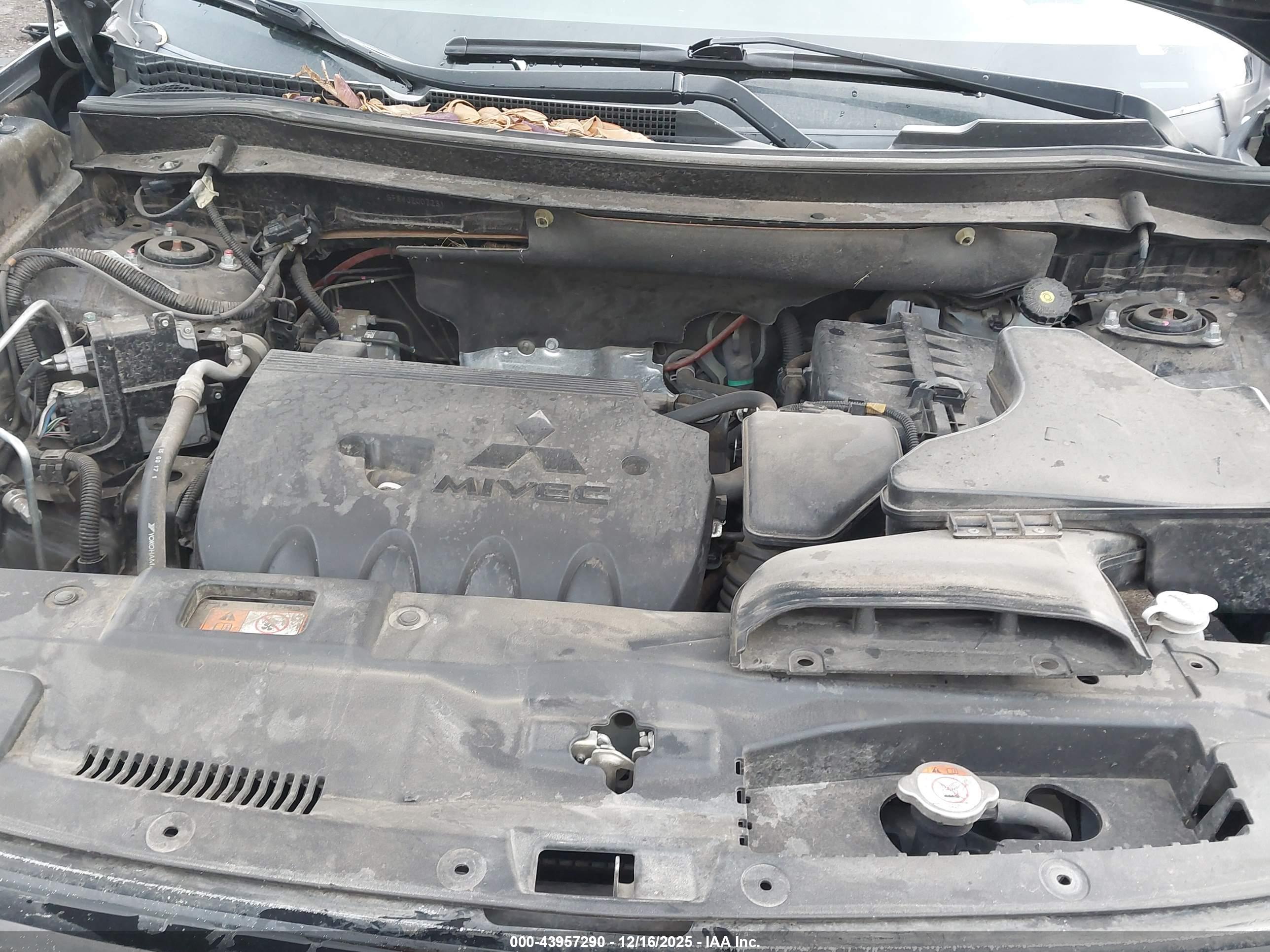 MITSUBISHI OUTLANDER image 10