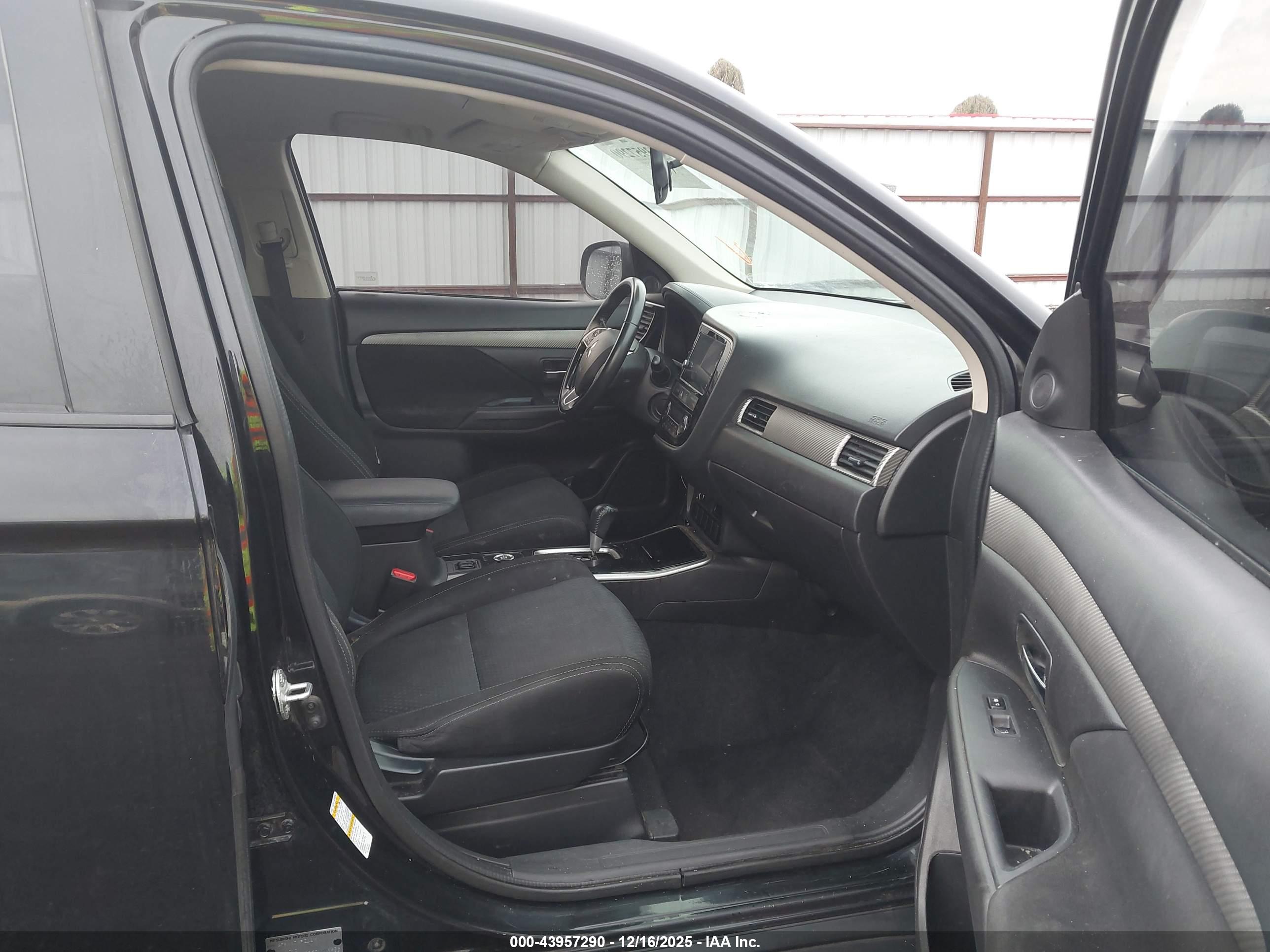 MITSUBISHI OUTLANDER image 5