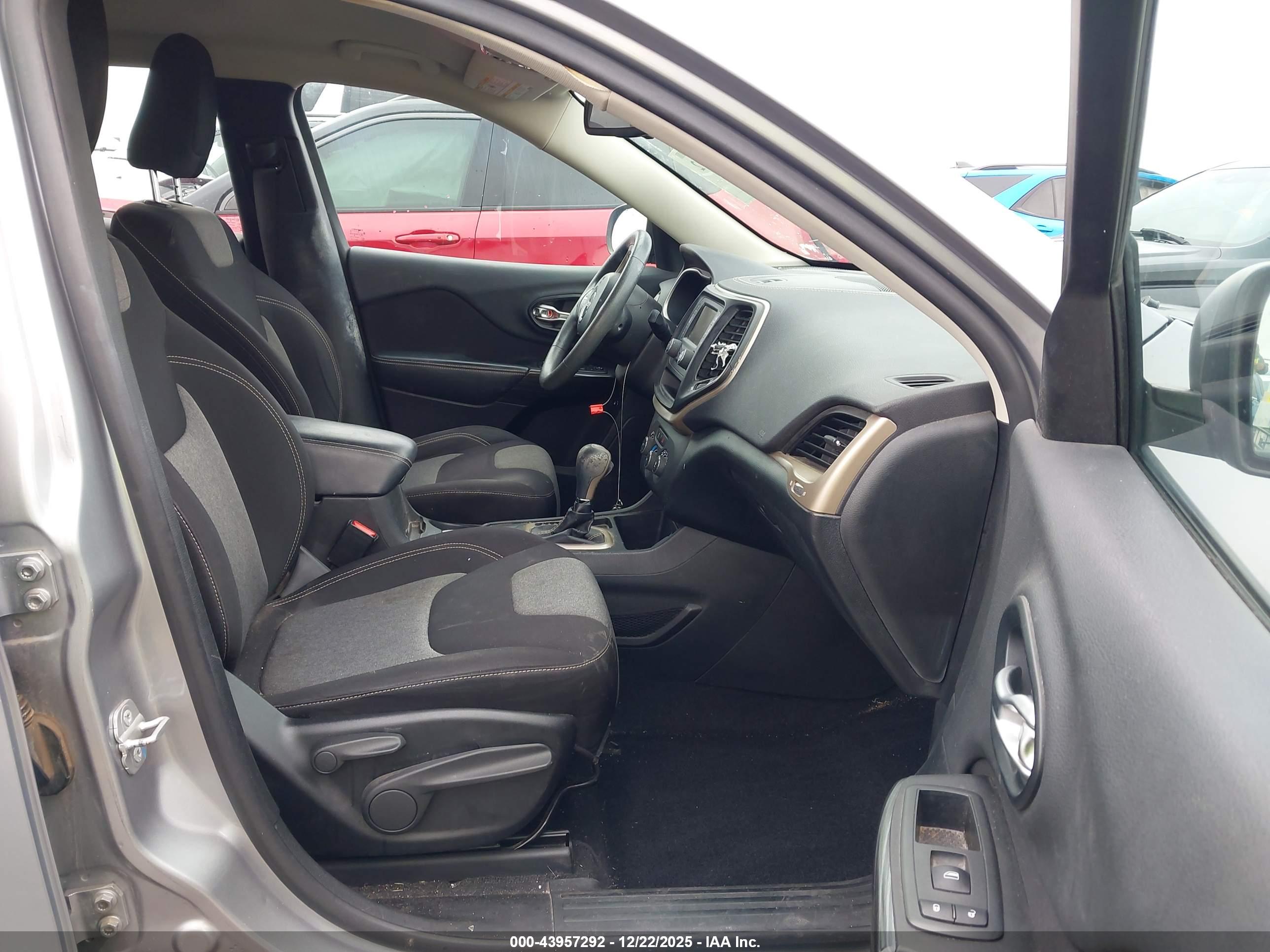 JEEP CHEROKEE image 5