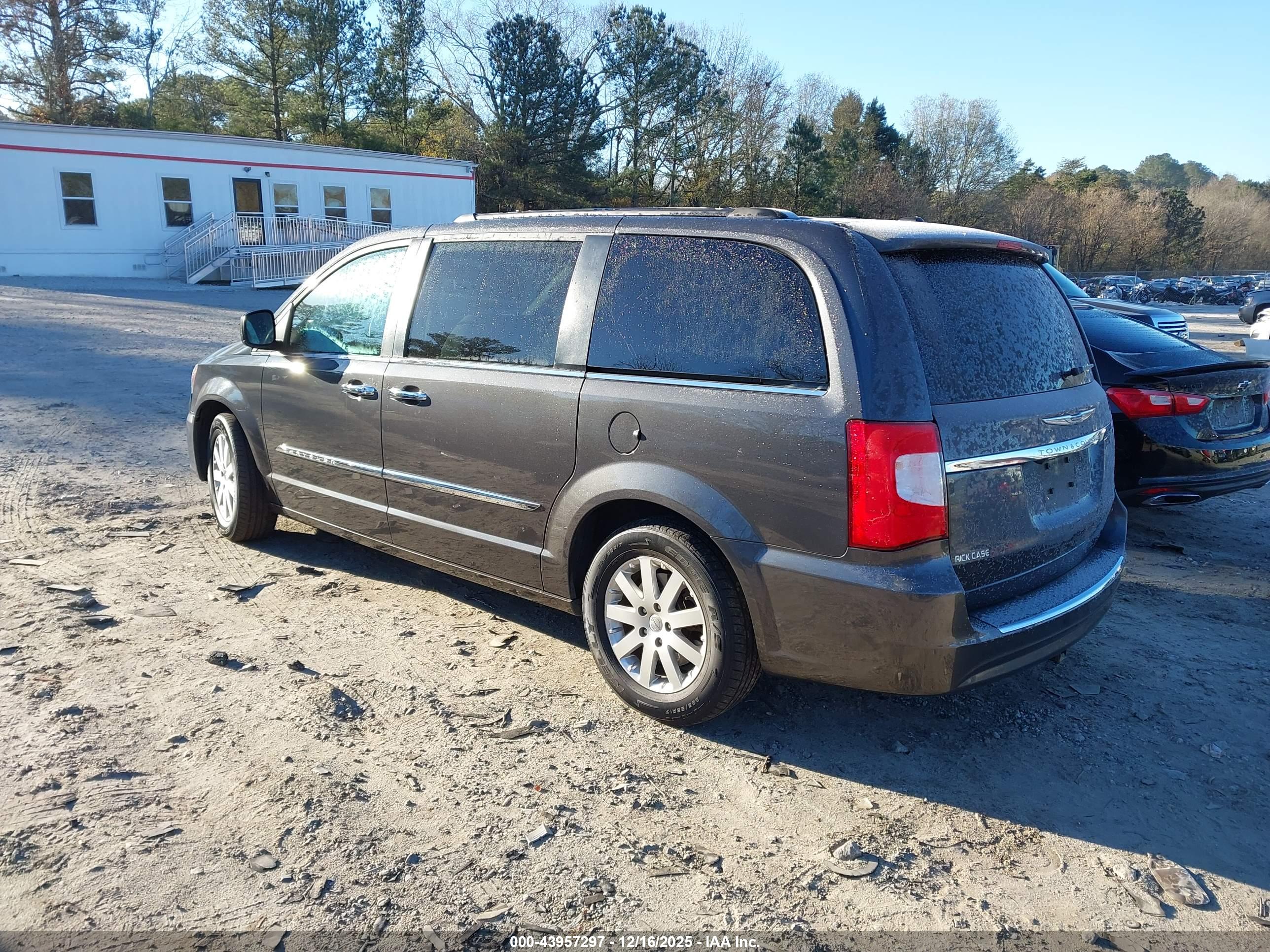 CHRYSLER TOWN image 3