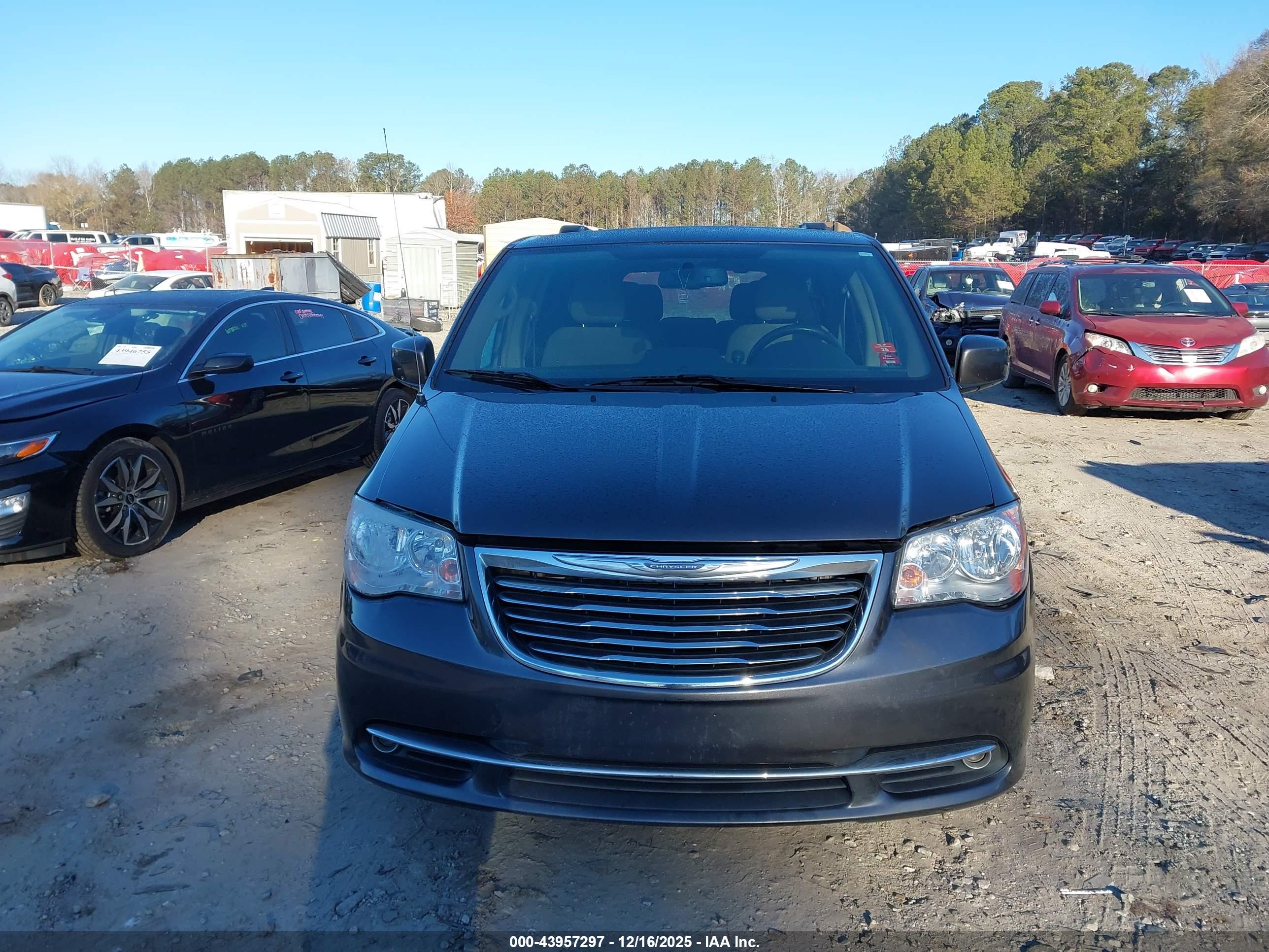 CHRYSLER TOWN image 6