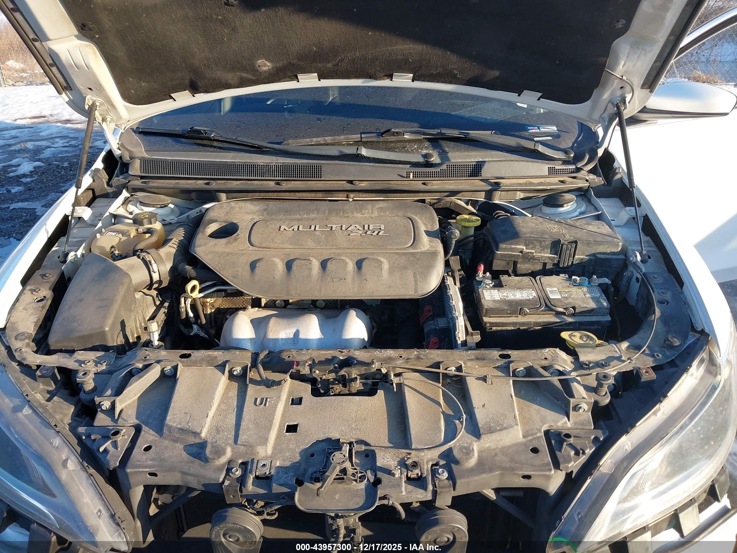 CHRYSLER 200 image 10