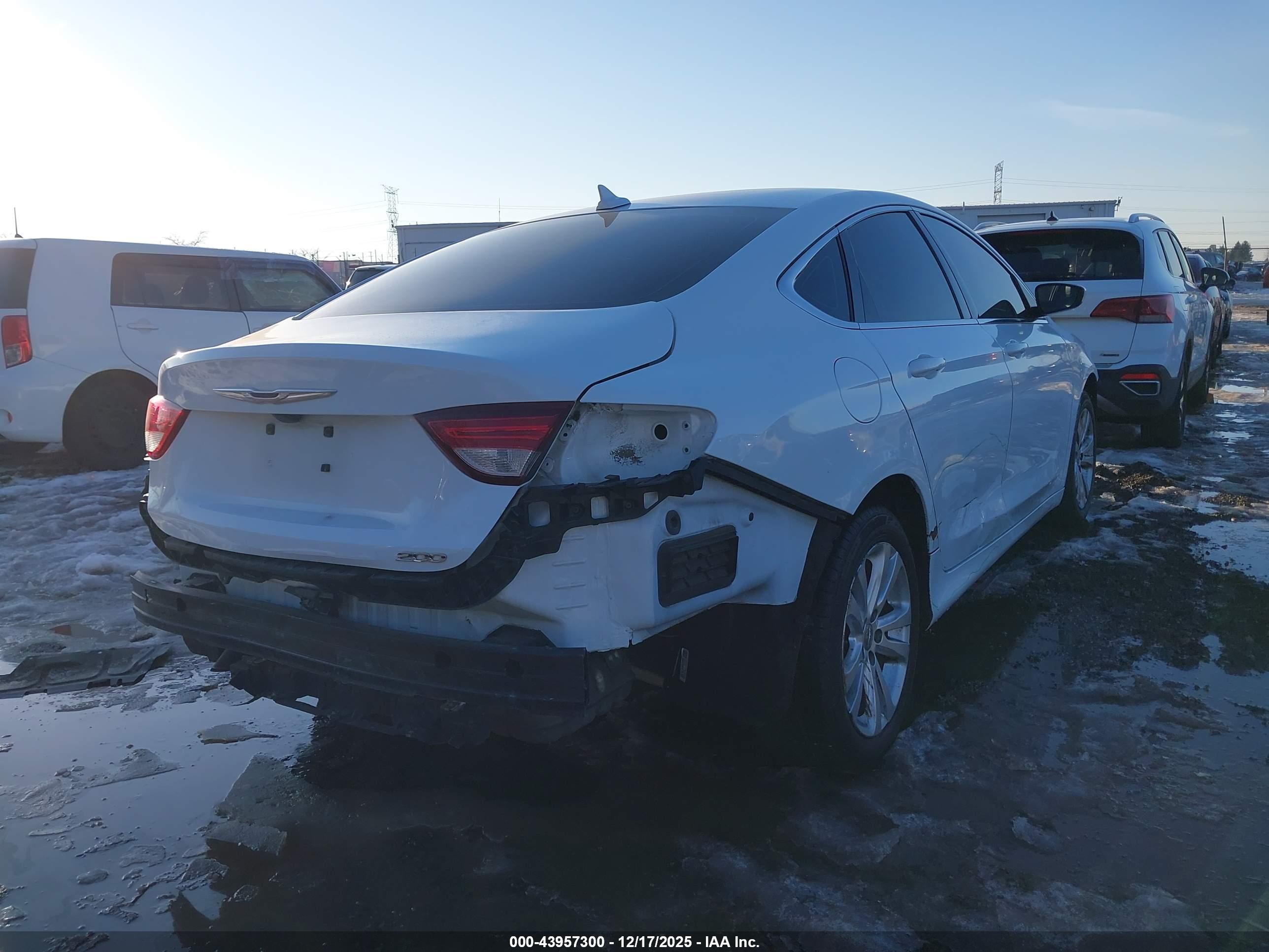 CHRYSLER 200 image 4
